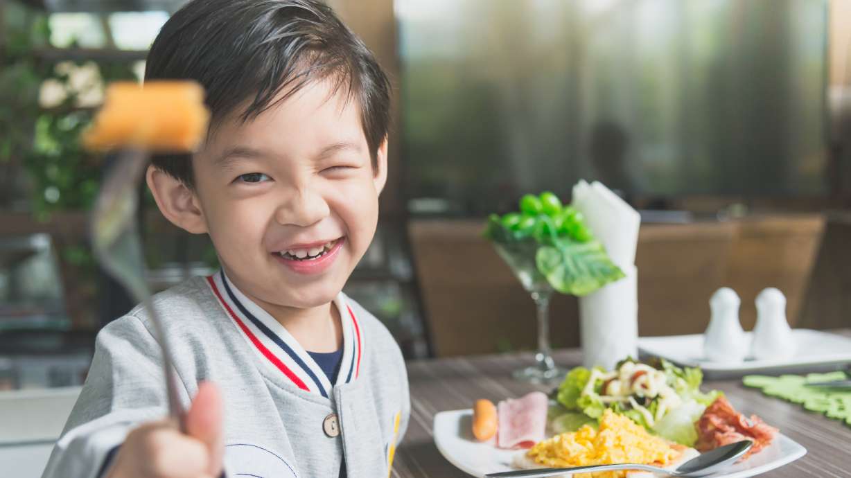 How to raise kids who can properly feed themselves, respect their bodies