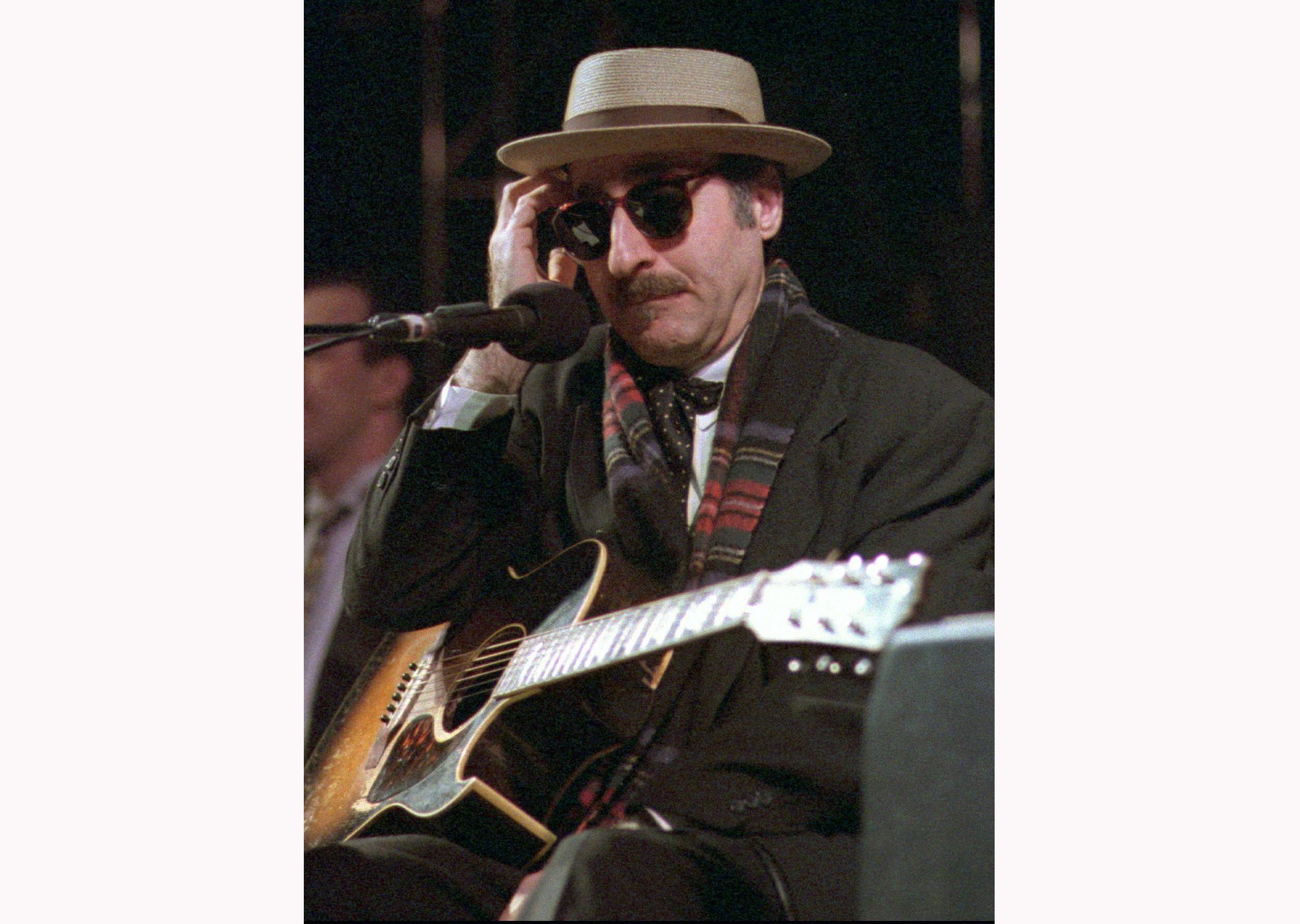 Leon Redbone, acclaimed 1970s musician, dies