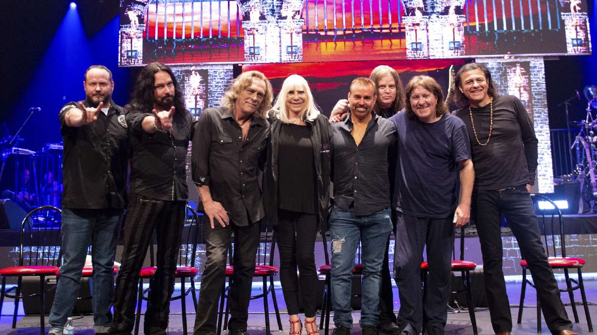 Ronnie James Dio to tour in hologram form