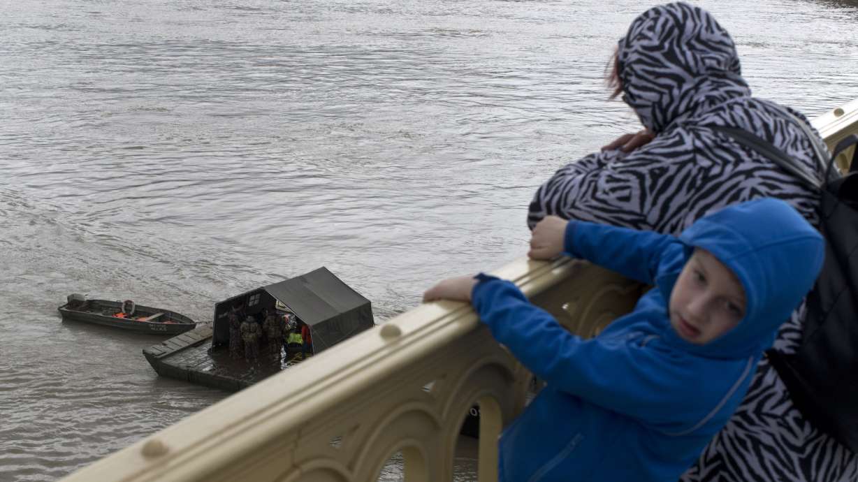 S. Korean survivors recall chaos after Budapest boat sinking