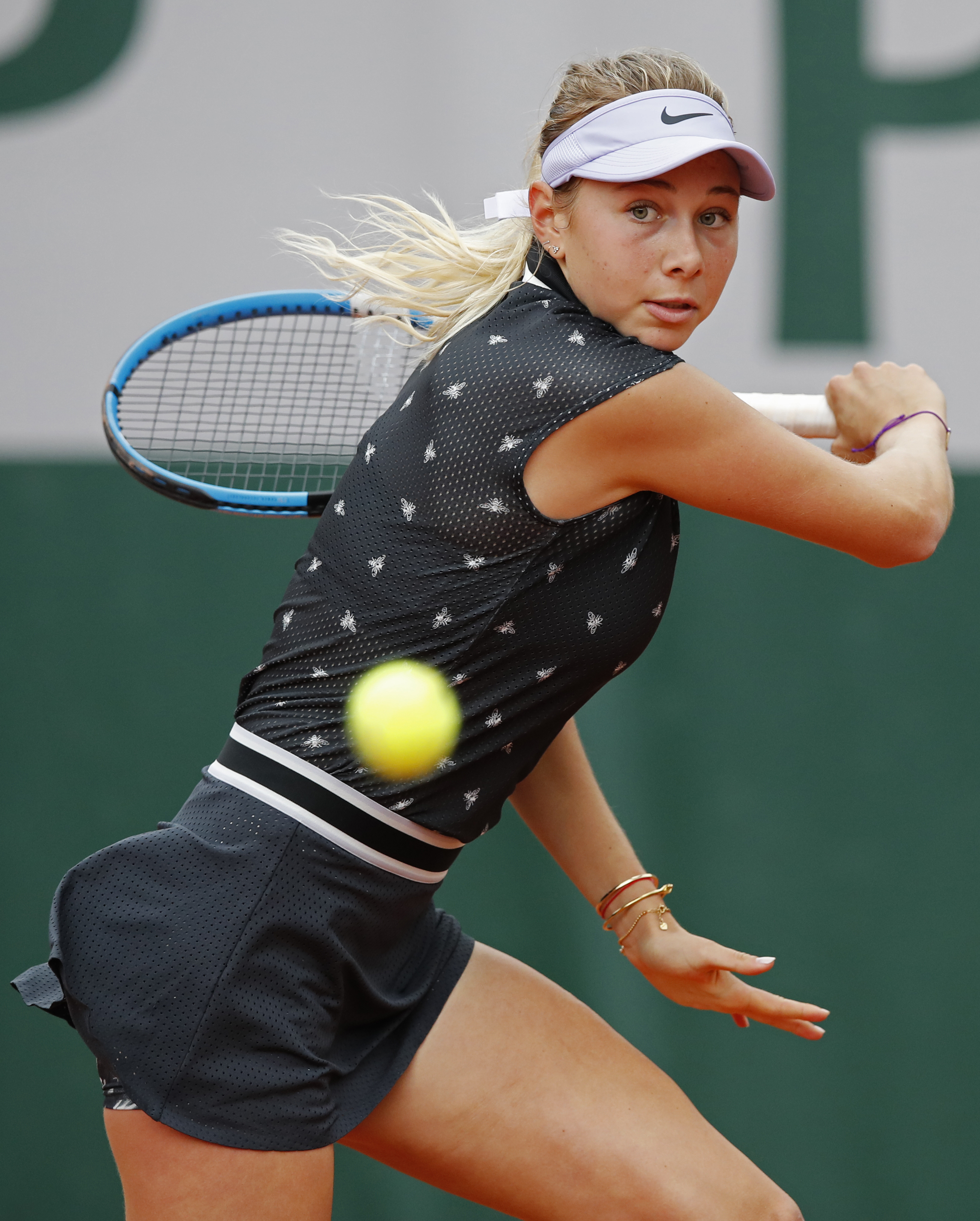 Serena Williams to face 20-year-old American Kenin in Paris