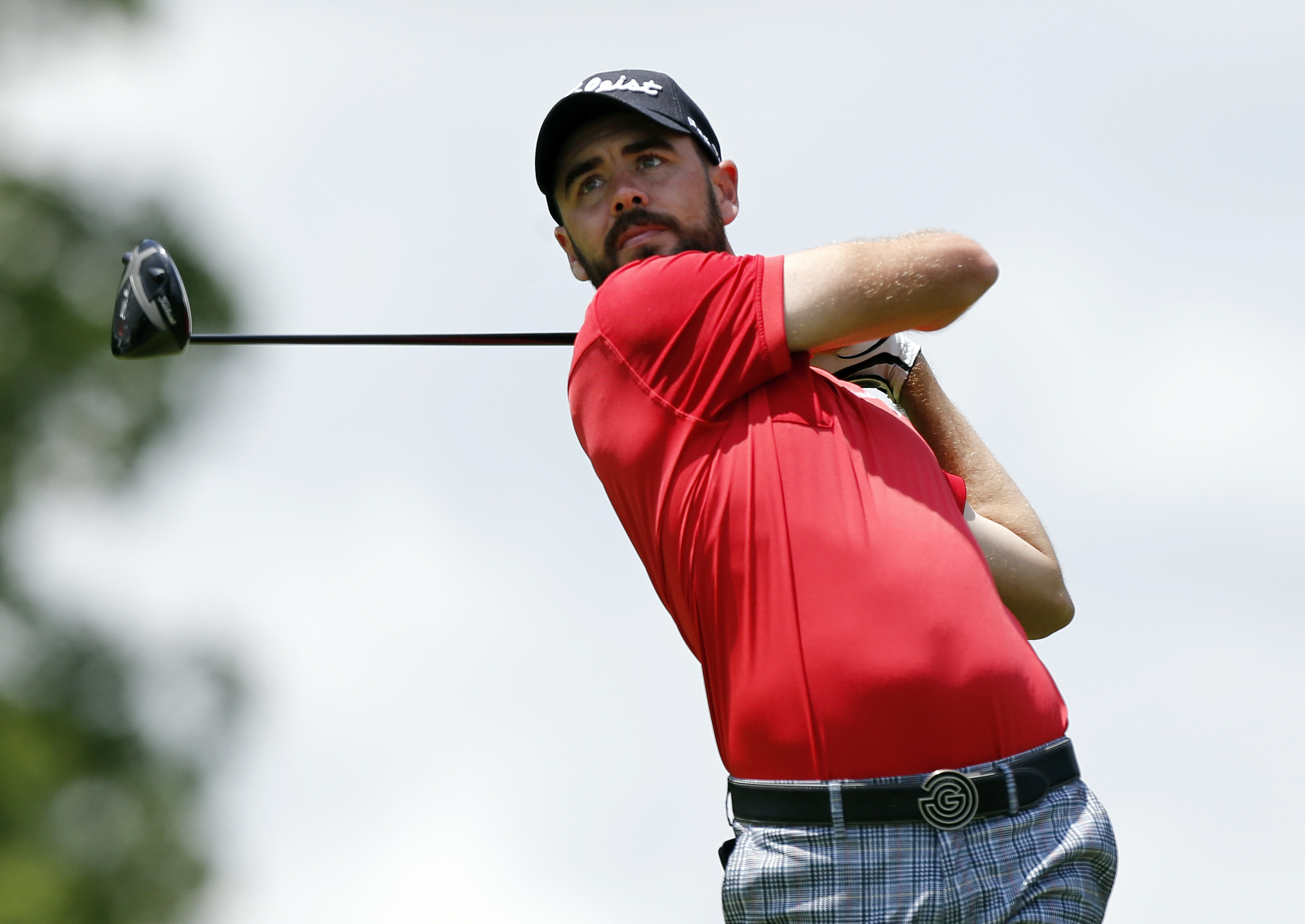 Kaymer shows sign of resurgence, tied for lead at Memorial