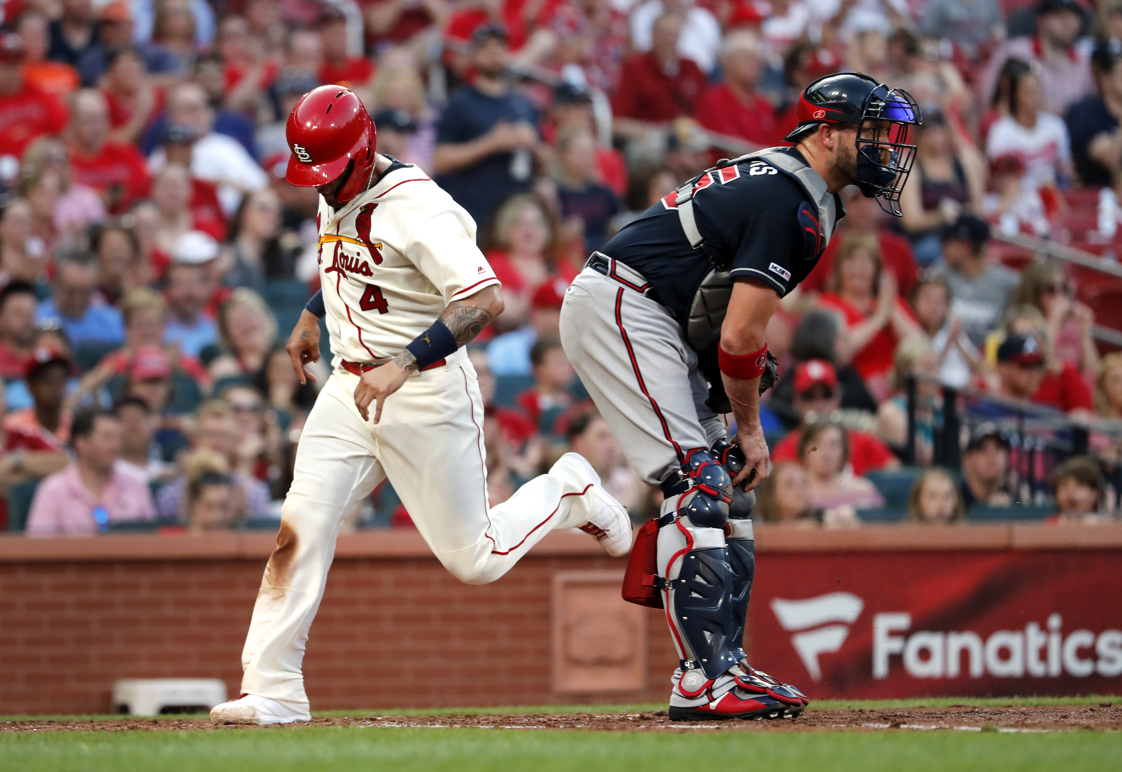 Cards' Molina goes on IL with strained right thumb tendon
