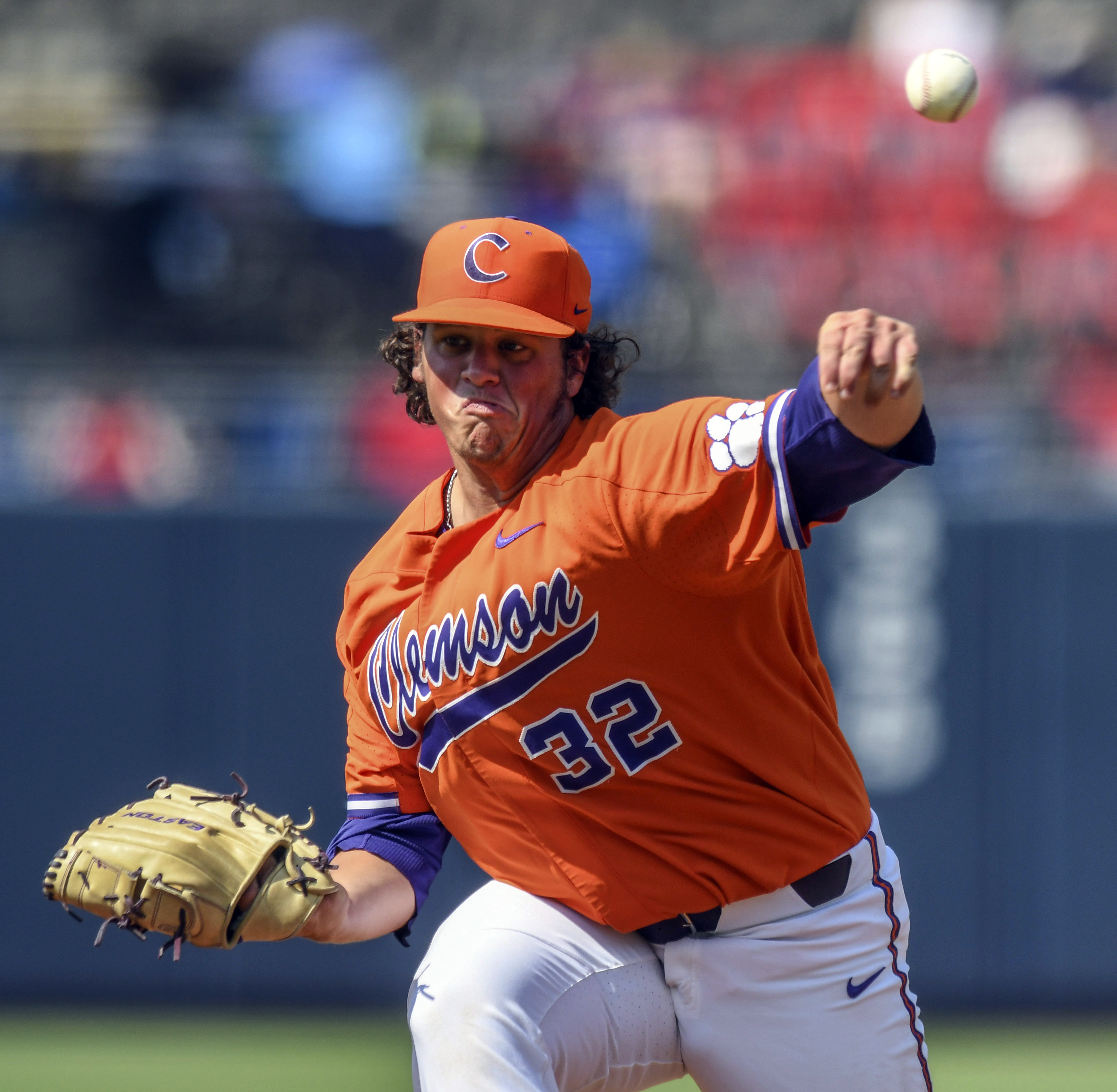 Clemson powers past Illinois 8-4 in NCAA Tournament