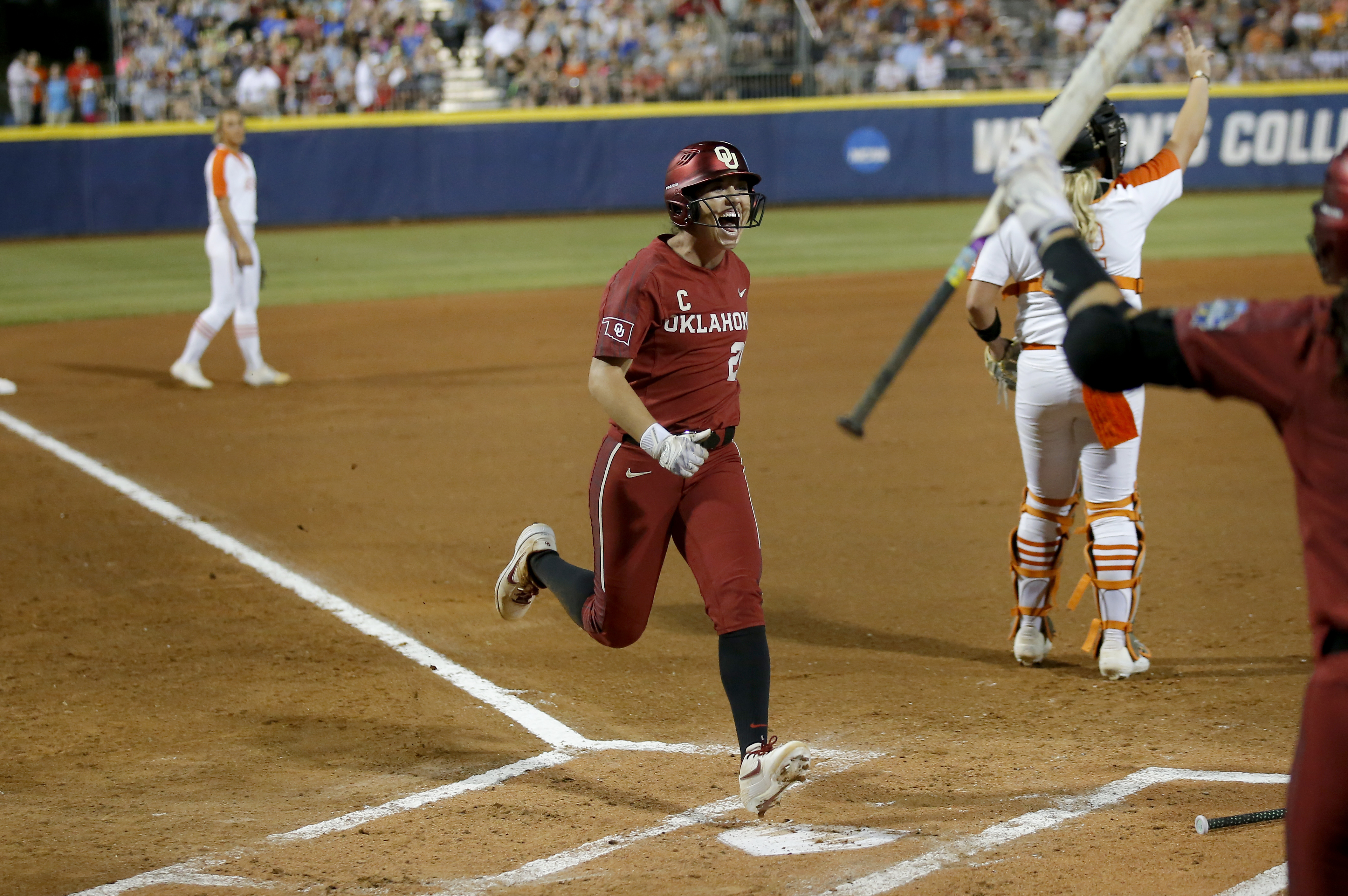 Juarez leads Oklahoma past Oklahoma State in WCWS