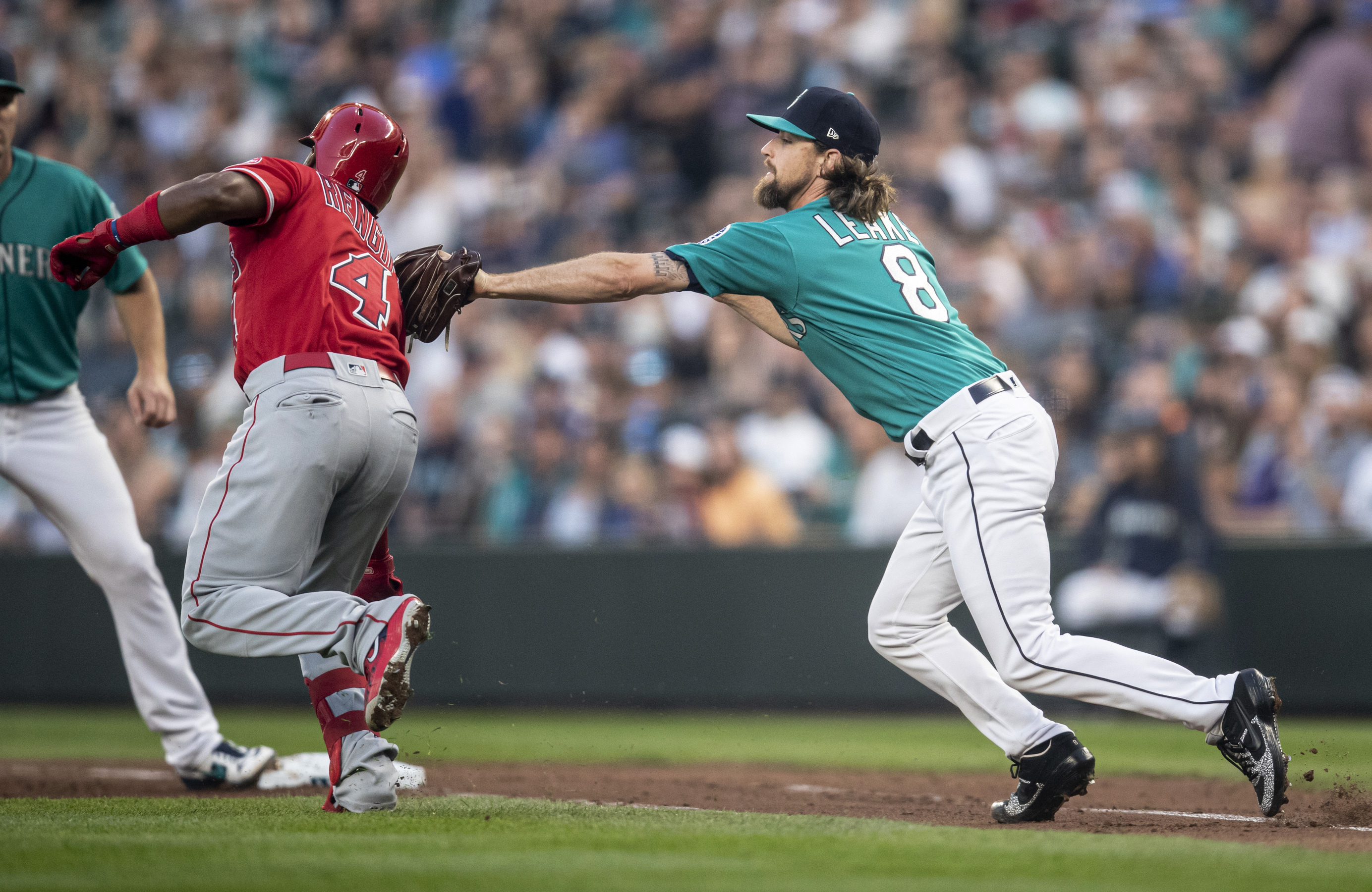 Bruce hits 300th HR to help Mariners beat Angels 4-3