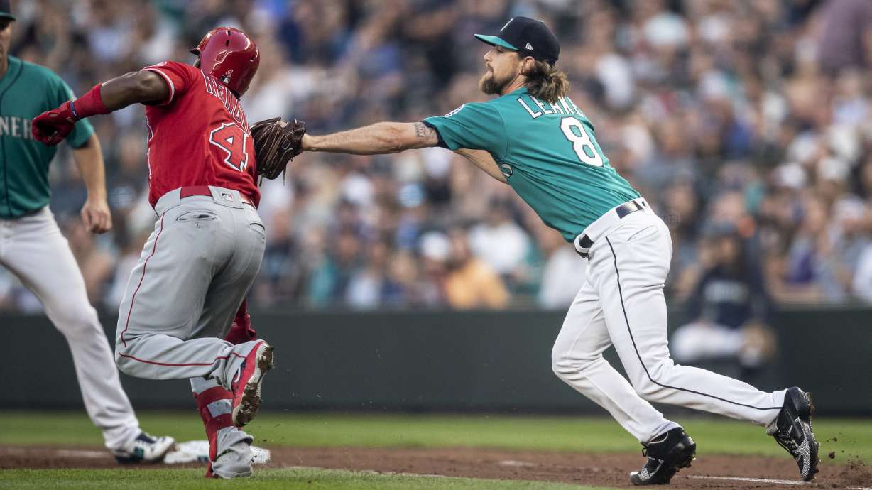 Bruce hits 300th HR to help Mariners beat Angels 4-3