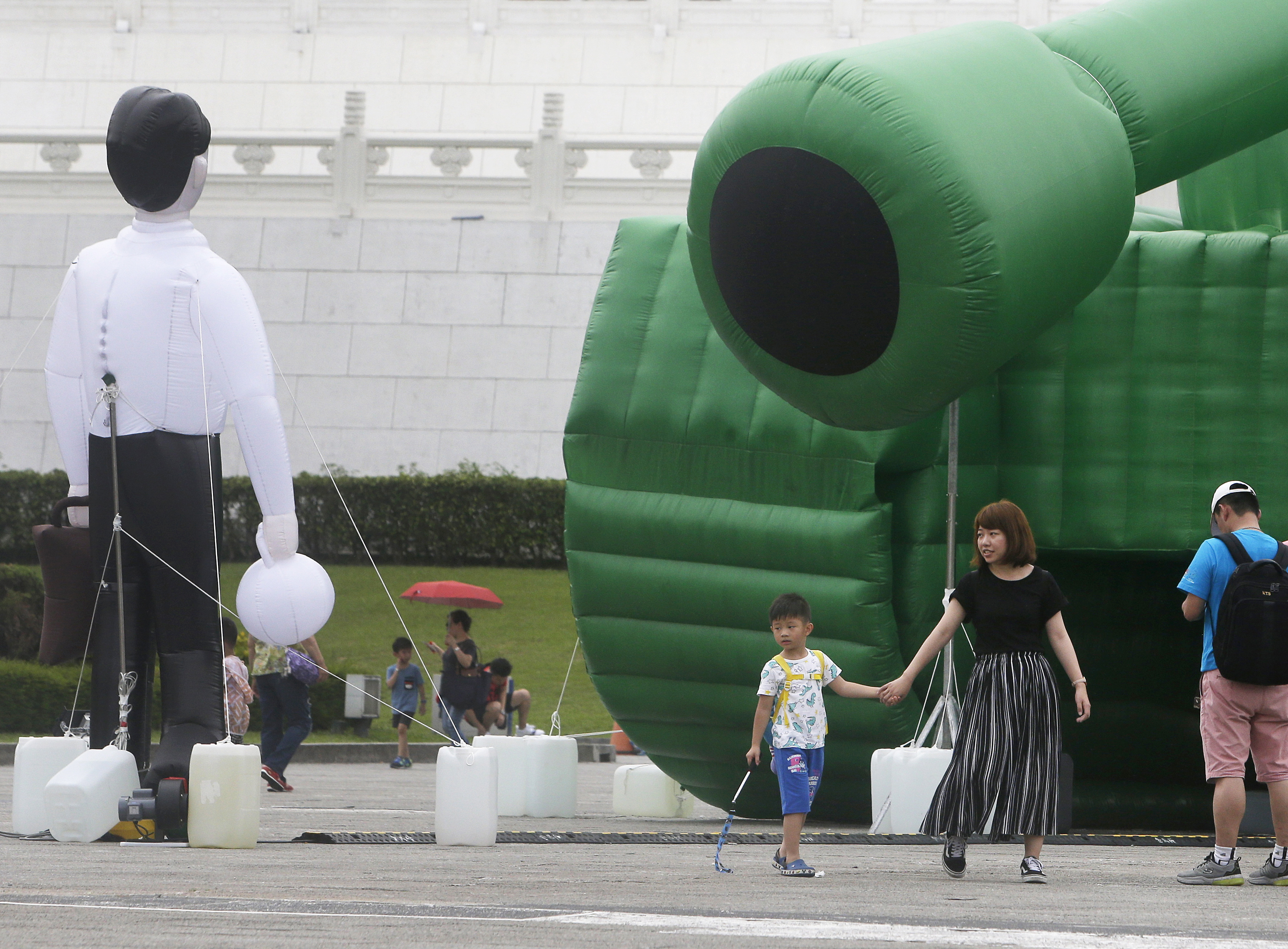 Inflatable 'Tank Man' in Taiwan marks Tiananmen protests | KSL.com