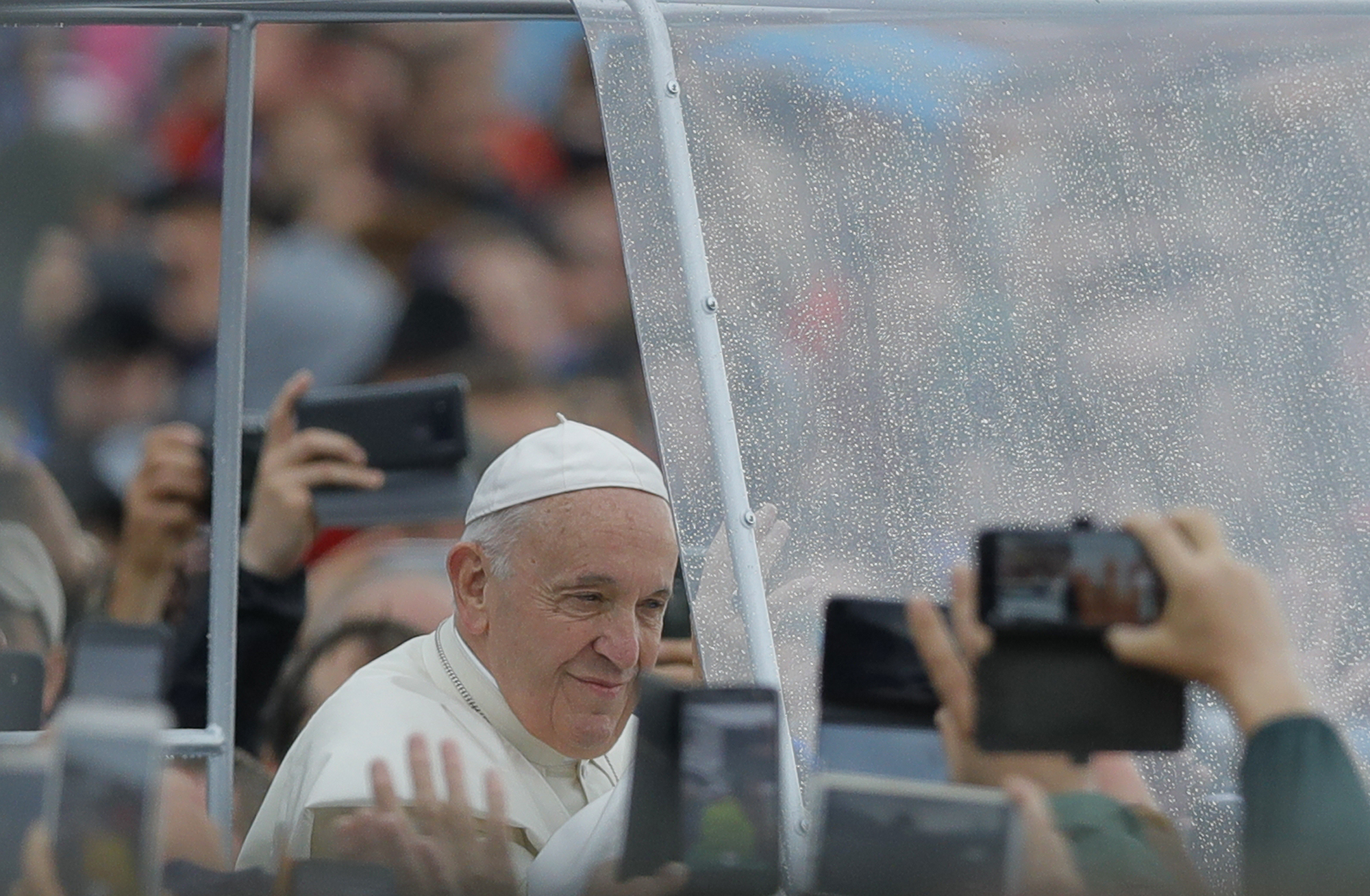 Pope braves rain-soaked mountain roads for Transylvania Mass