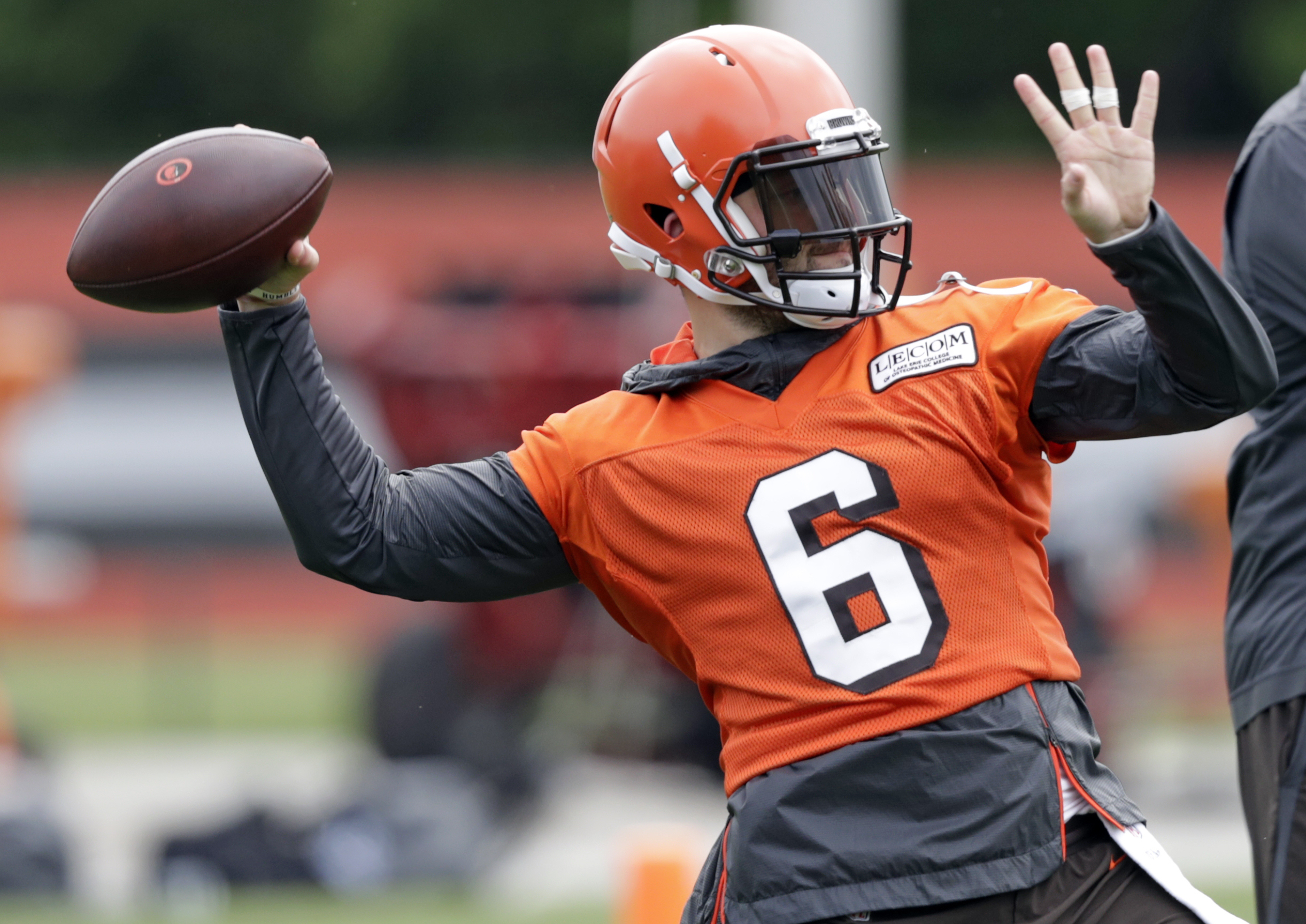 Browns QB Mayfield tells kids 'to be yourself' at camp