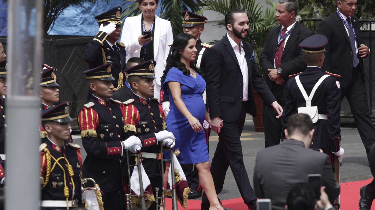 El Salvador's president sworn in, ending 2-party dominance