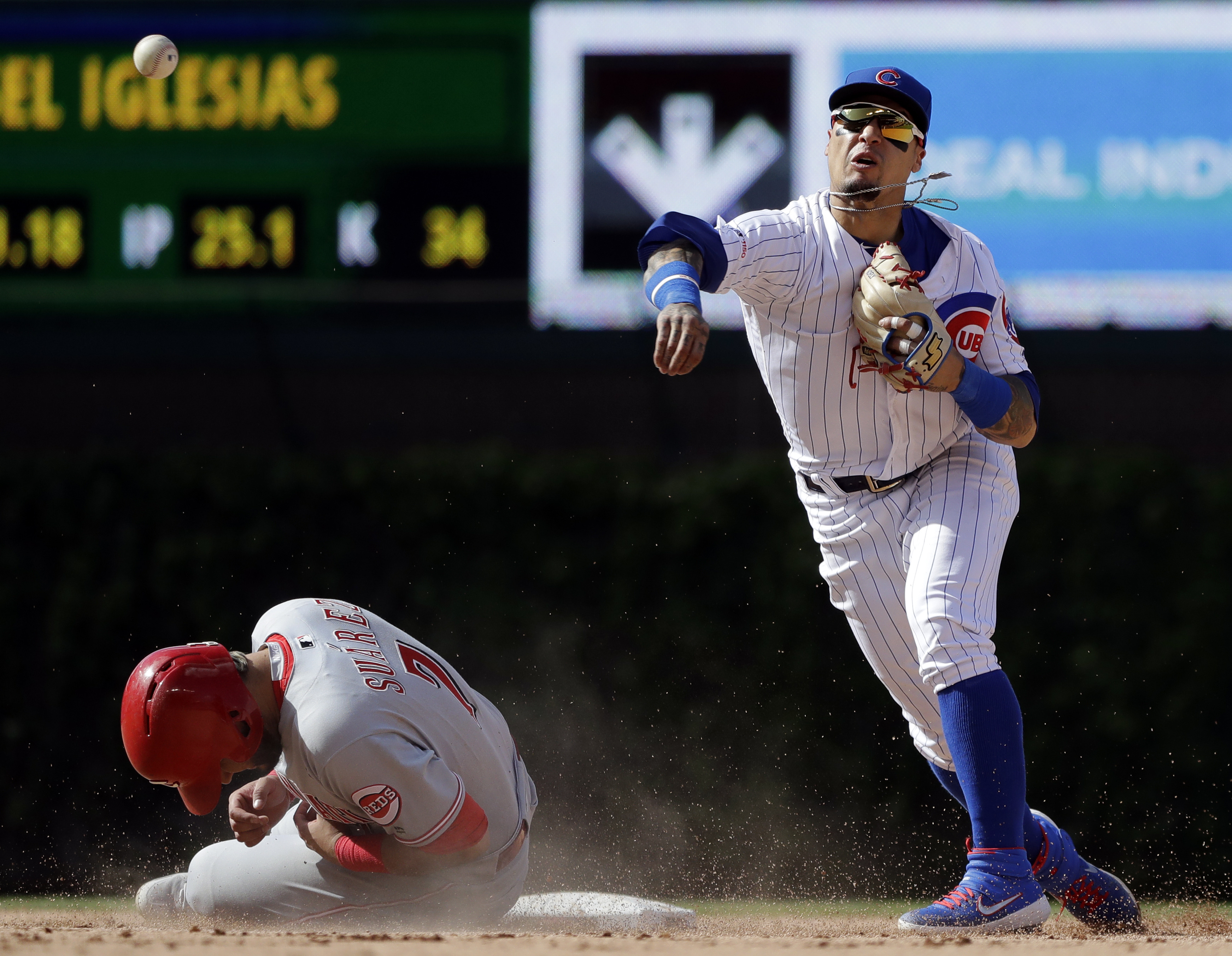 Cubs shortstop Javier Baez scratched with bruised right heel