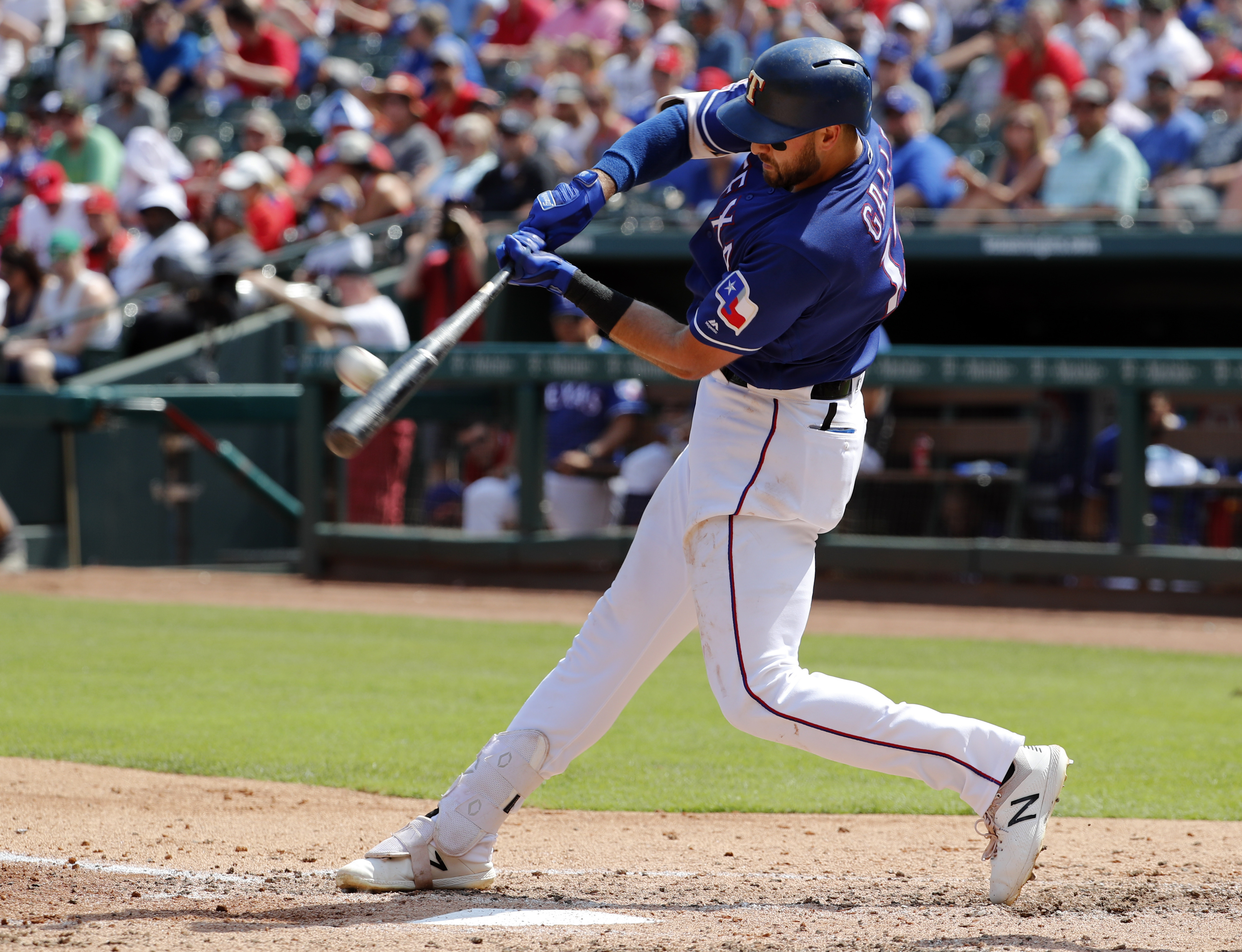 Gallo homers, leaves with injury in Rangers' 6-2 win over KC