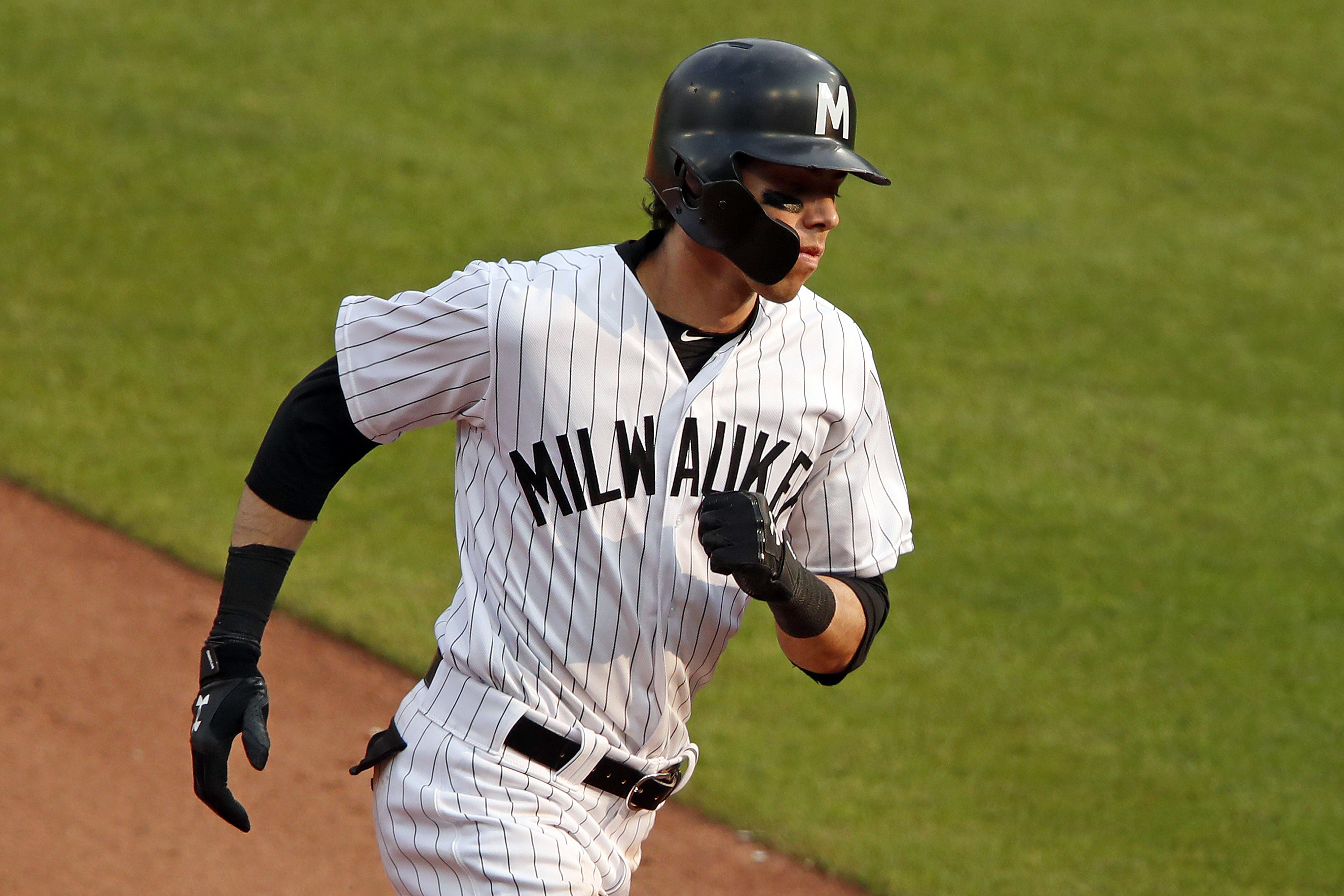 Arcia's 2nd HR, 2-run drive in 13th, lifts Brewers over Bucs