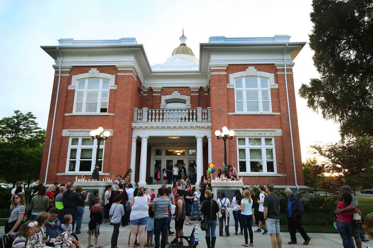 Hundreds gather for a candlelight vigil for 5-year-old Elizabeth “Lizzy” Shelley on the steps of the Historic Cache County Courthouse in Logan on Saturday, June 1, 2019. (Photo: Jeffrey D. Allred, KSL)