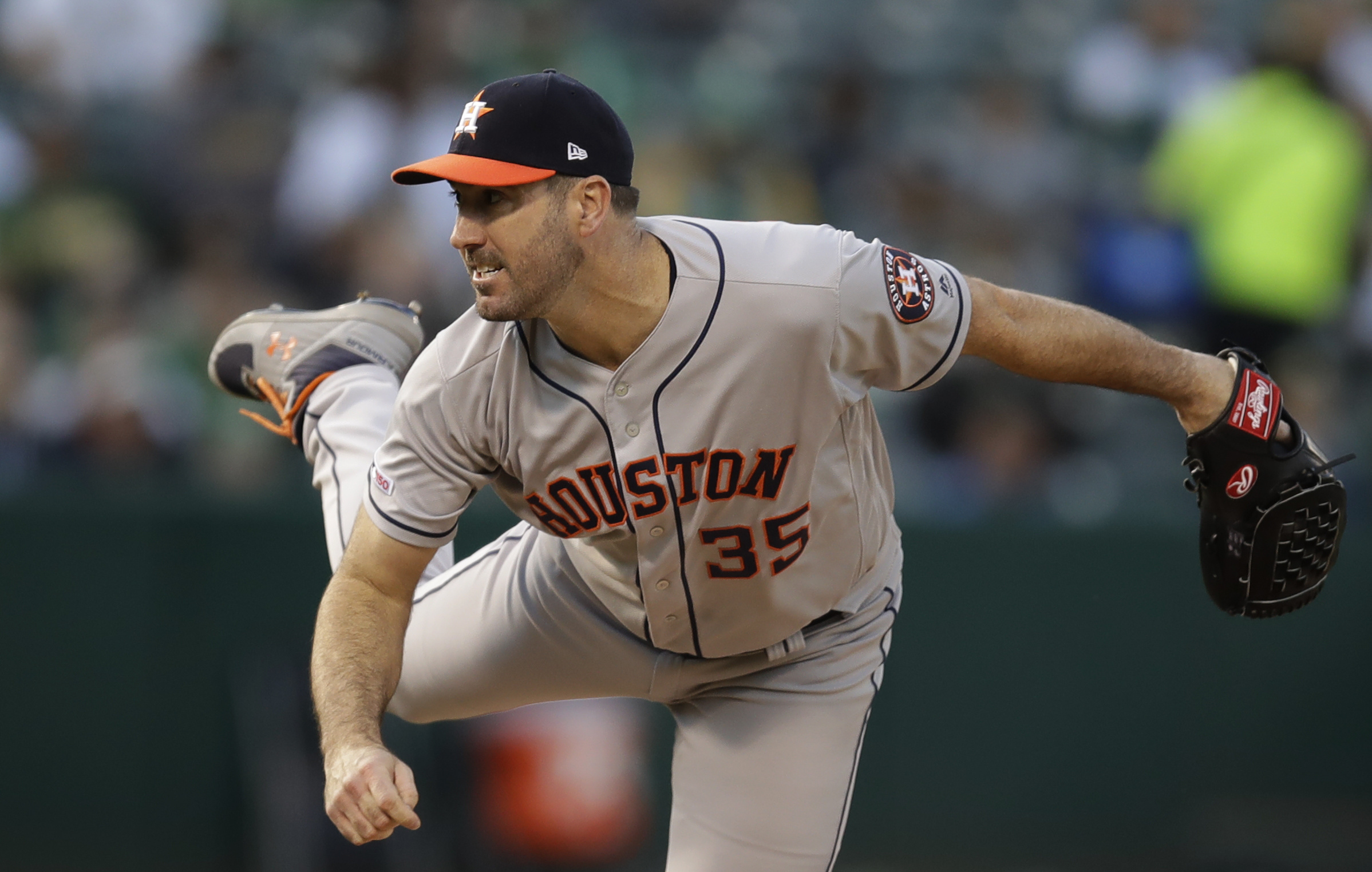 Verlander takes share of majors' wins lead, shuts down A's