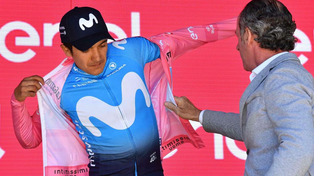 Carapaz wins Giro d'Italia, Haga clinches final stage