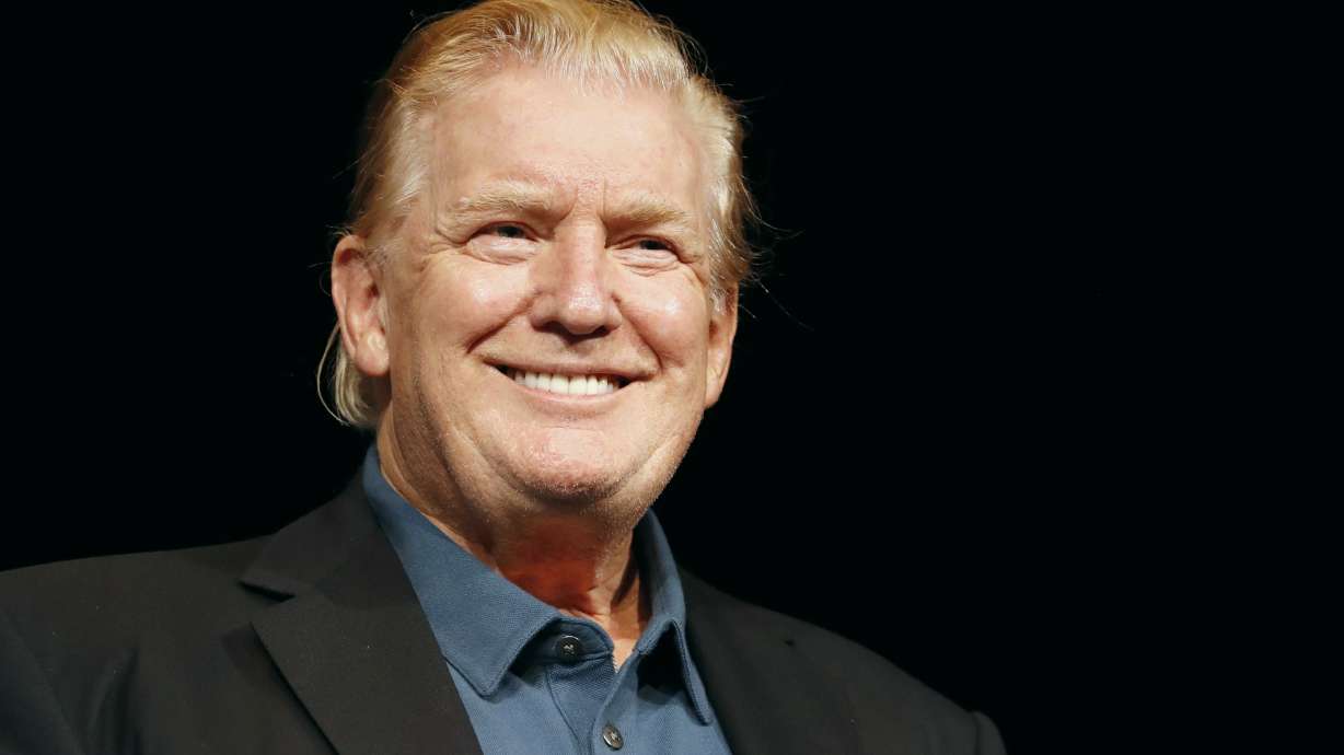 Trump praises Powell and wife, and humorist Mark Russell