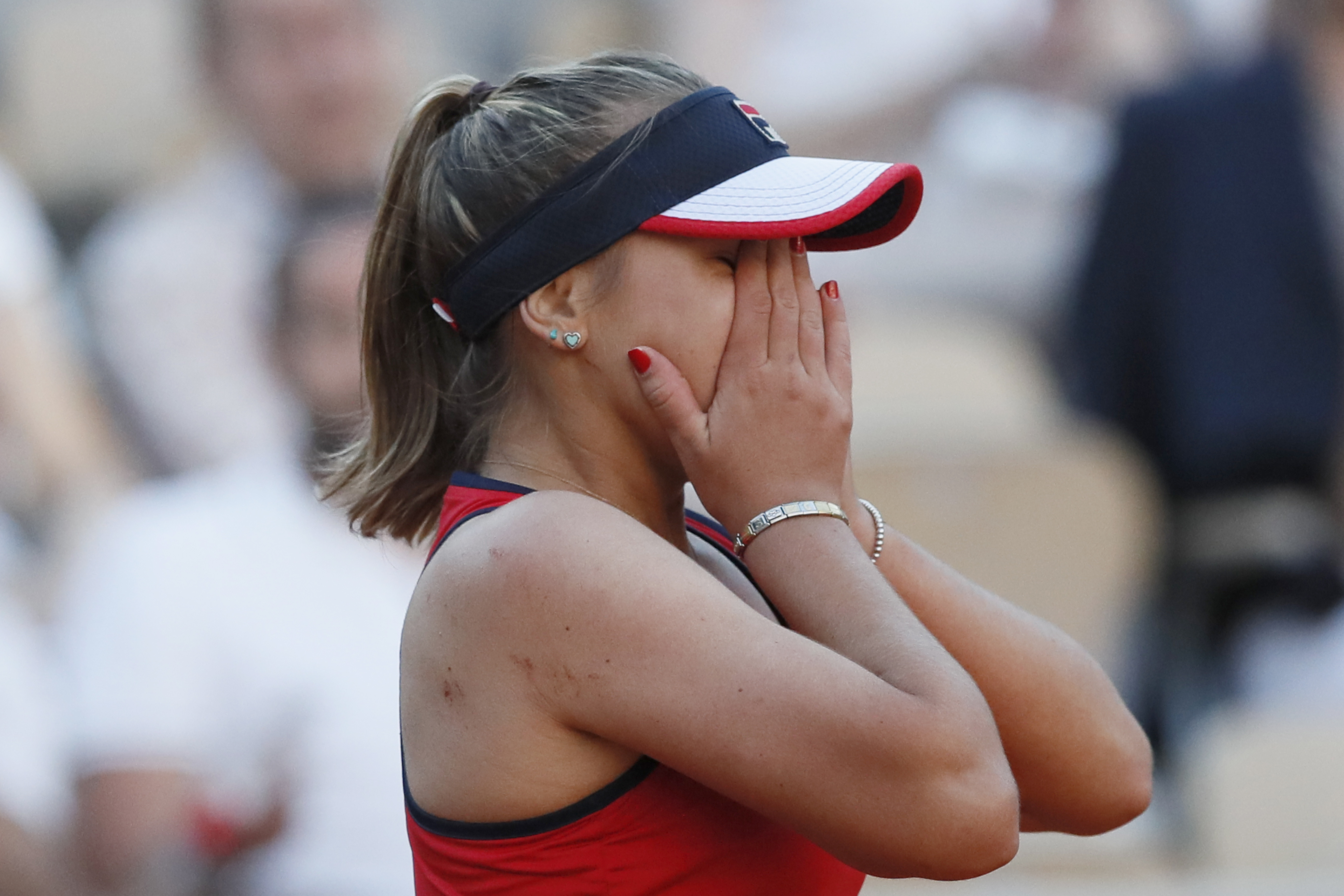 She was just 17: Anisimova 1st born in 2000s into Slam QF