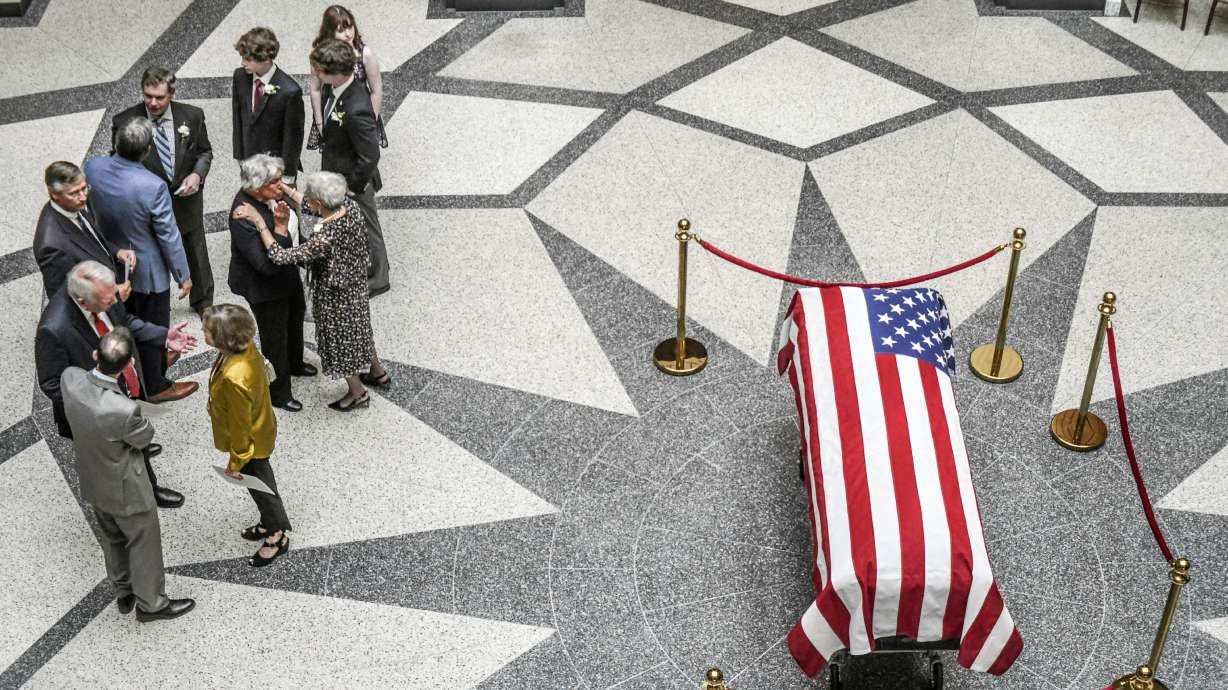 Gov. Bryant: Former Sen. Cochran was 'all-American leader'