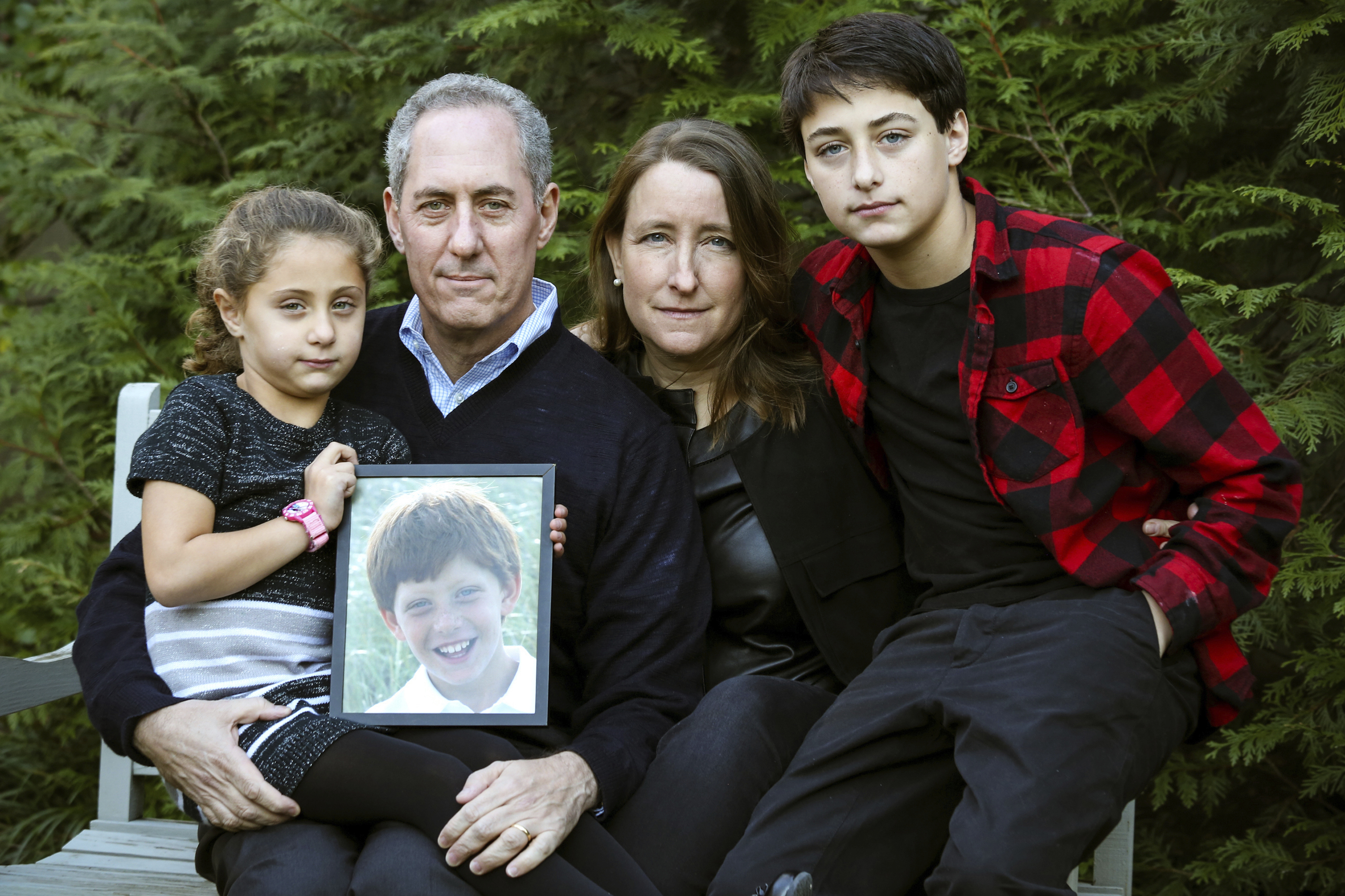 This 2016 photo provided by Ralph Alswang shows Nancy Goodman and Mike Froman, and their children, Sarah, Ben, with a photo of Jacob in Washington. Photo: Ralph Alswang via AP