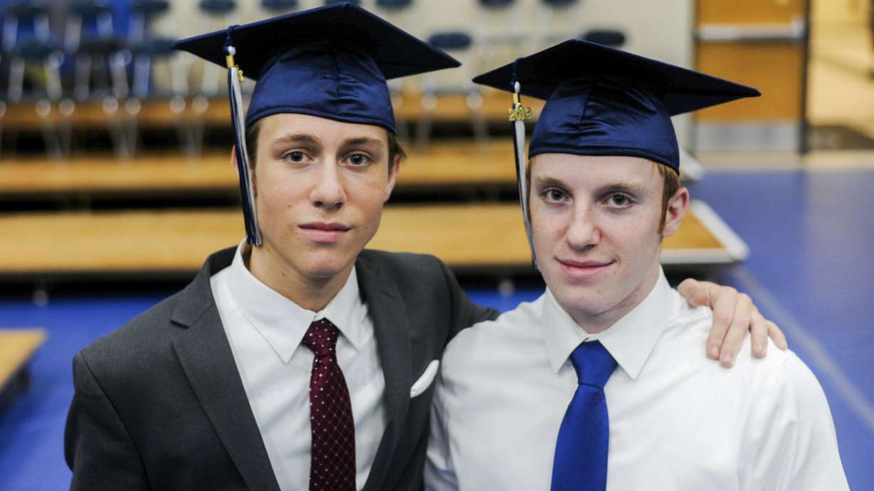 2 sets of twins graduate top of their class in Michigan