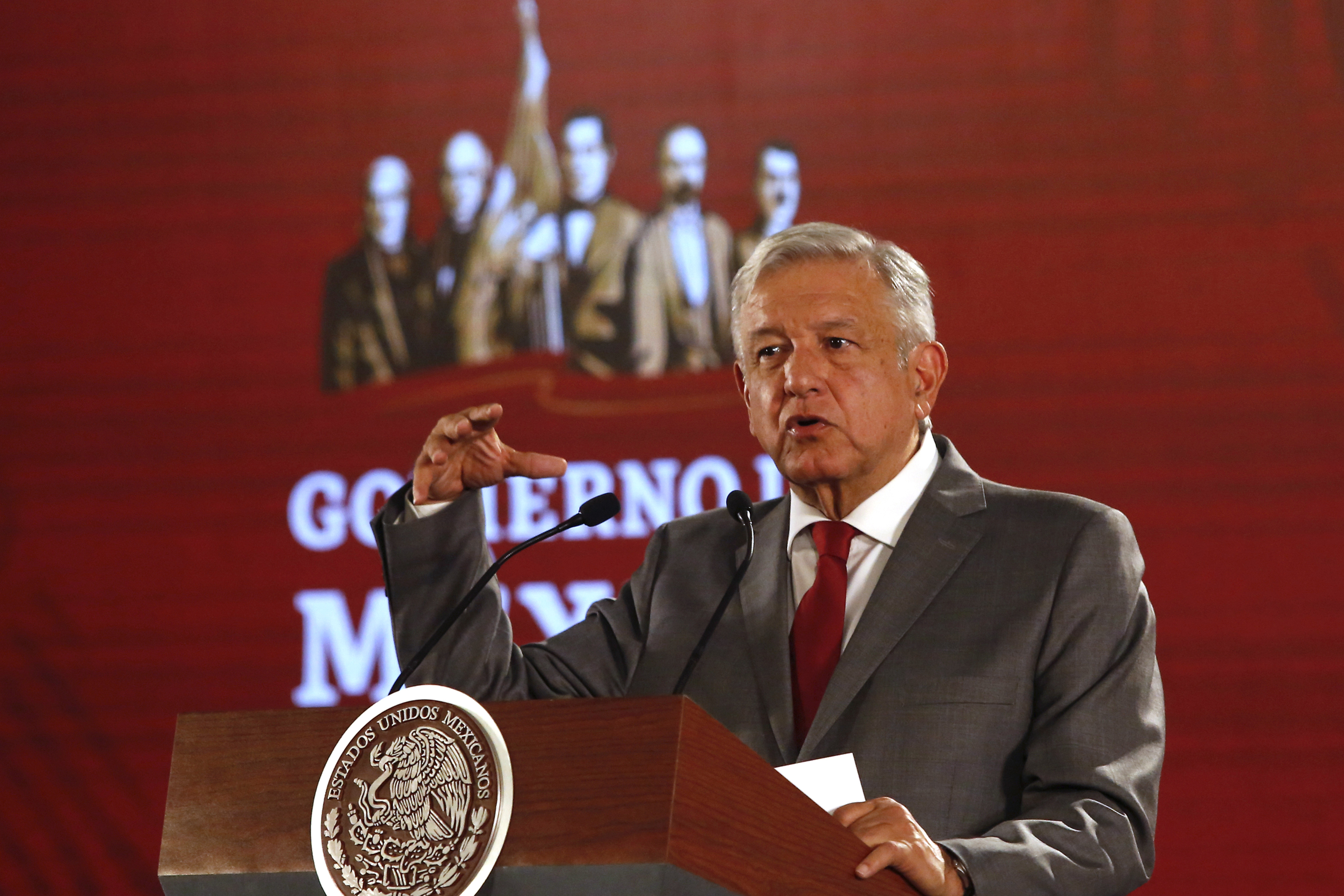 Head of rights commission criticizes Mexico's president