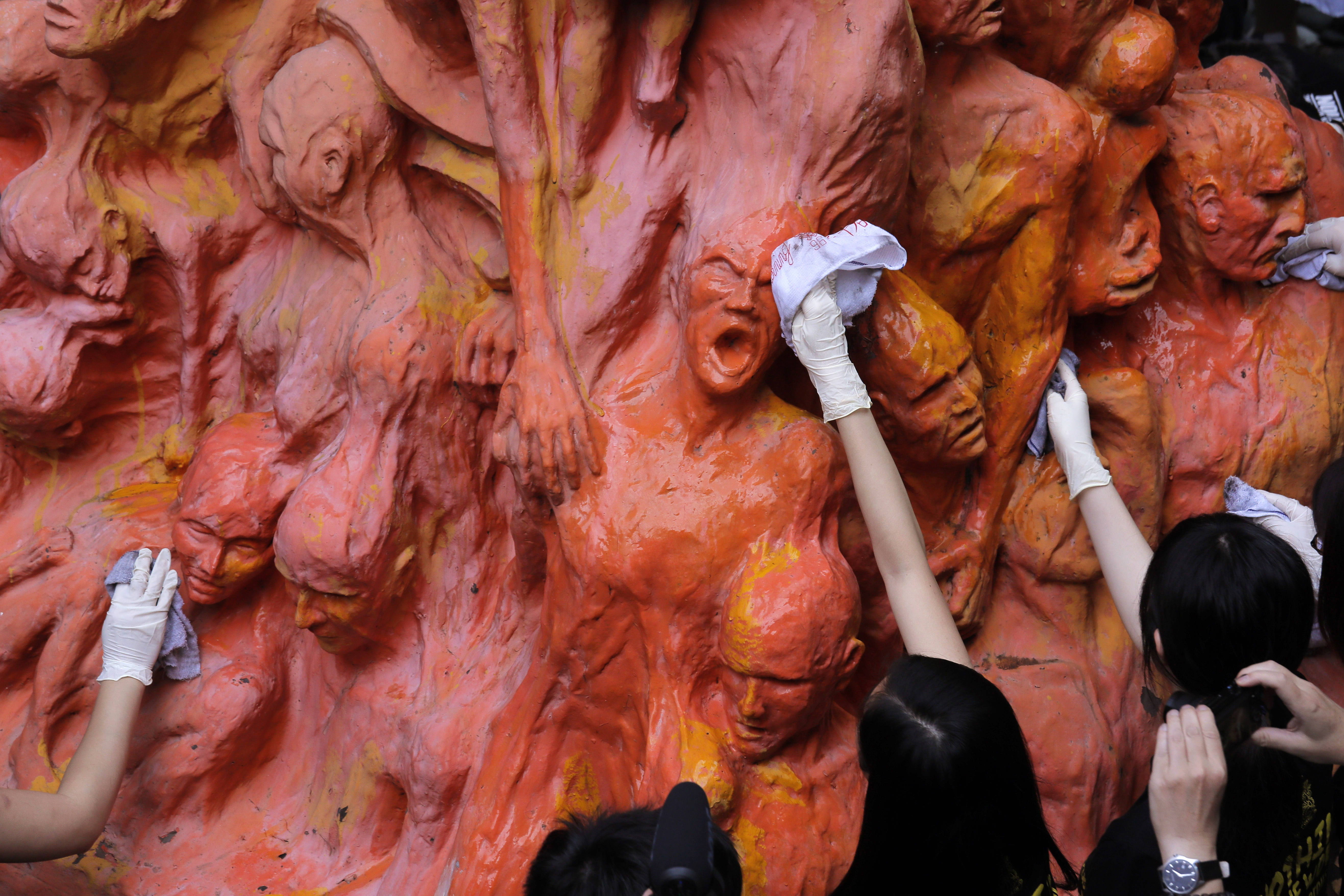 Hong Kong activists hold Tiananmen candlelight vigil