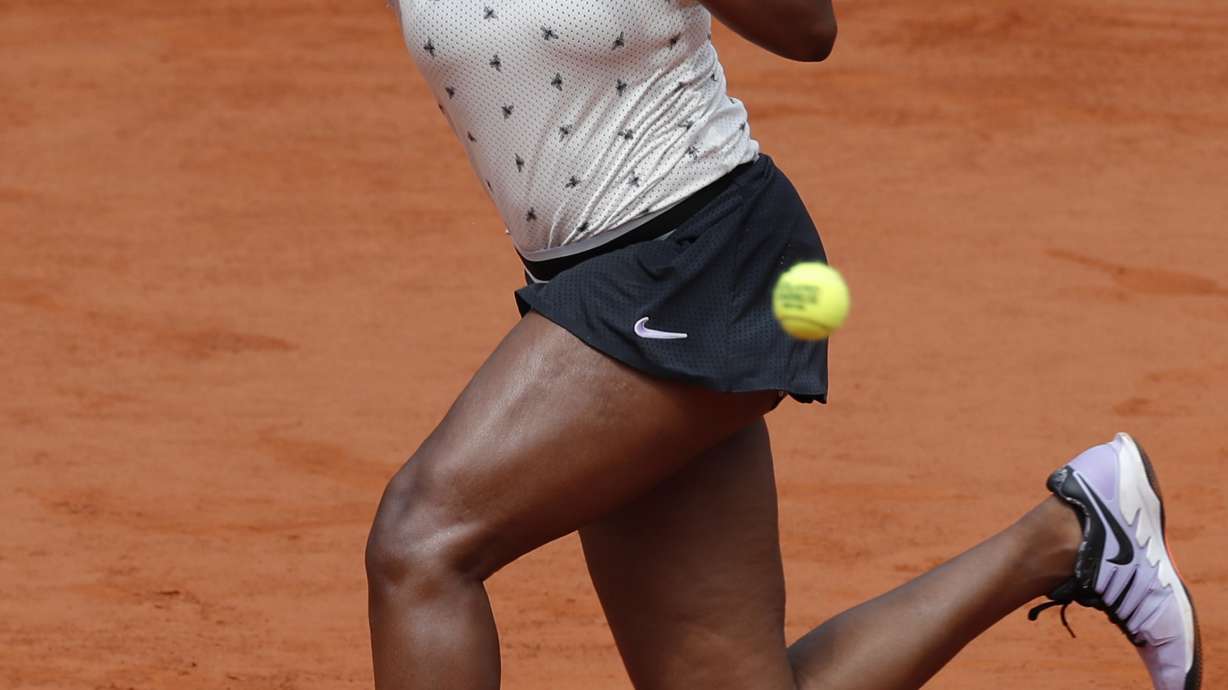 The Latest: Vondrousova moves into French Open semifinals