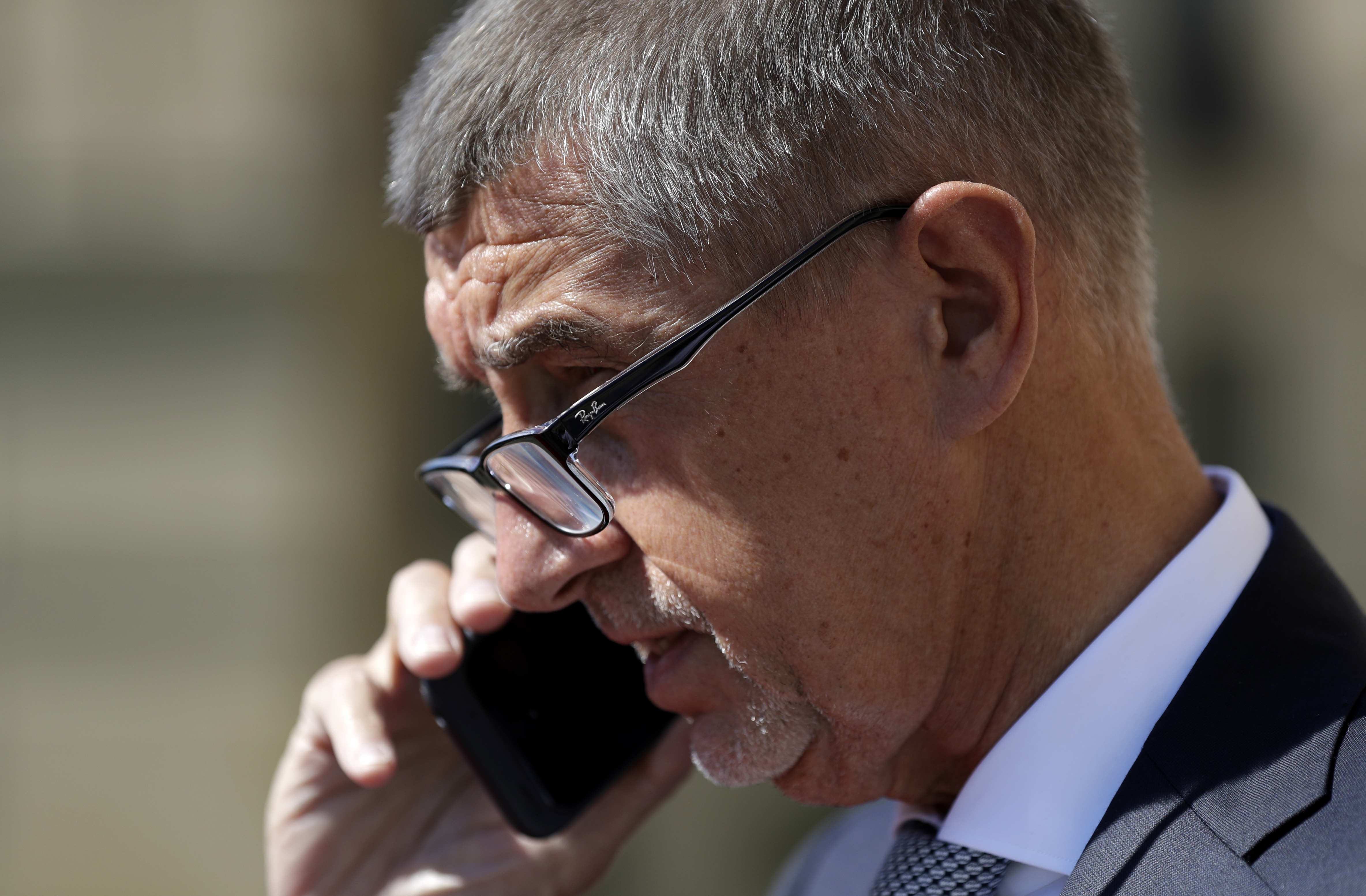 Tens of thousands rally to demand Czech premier resign