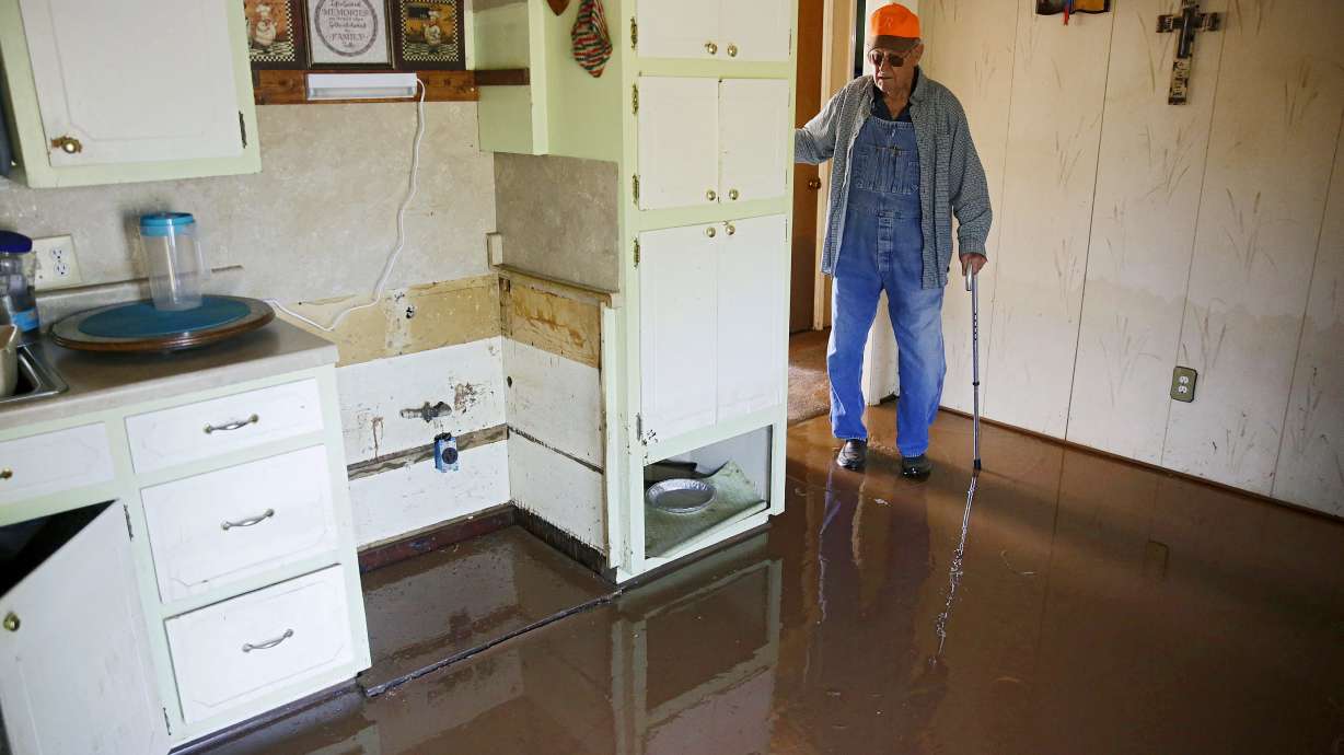 Vice President Mike Pence in Oklahoma to tour flood damage