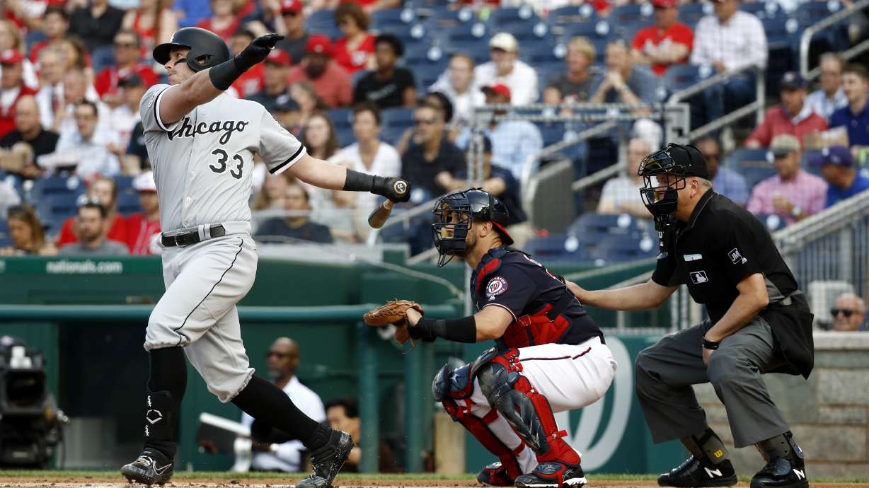 Umpire Mike Everitt leaves game after being hit by pitch