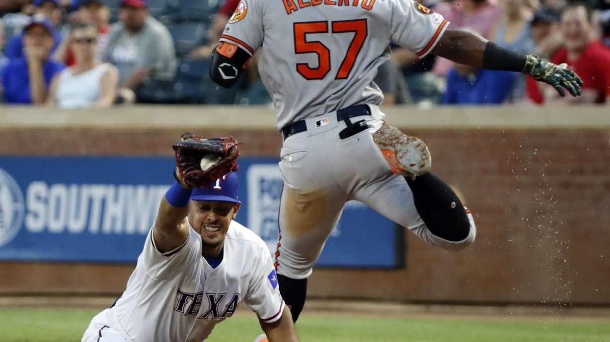 Severino hits 3 HR, makes saving play in 9th as O's beat TEX