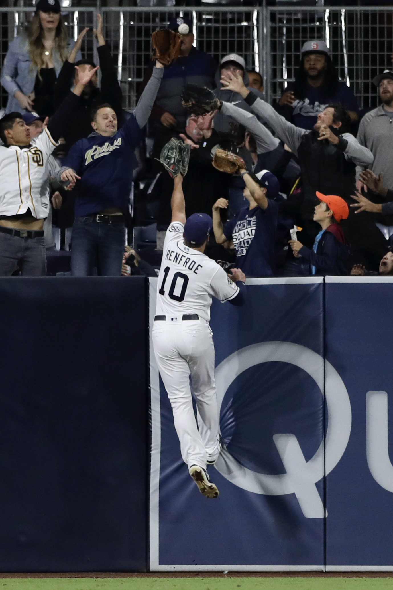 Bruce hits slam, 2-run HR to lift Phillies over Padres 9-6