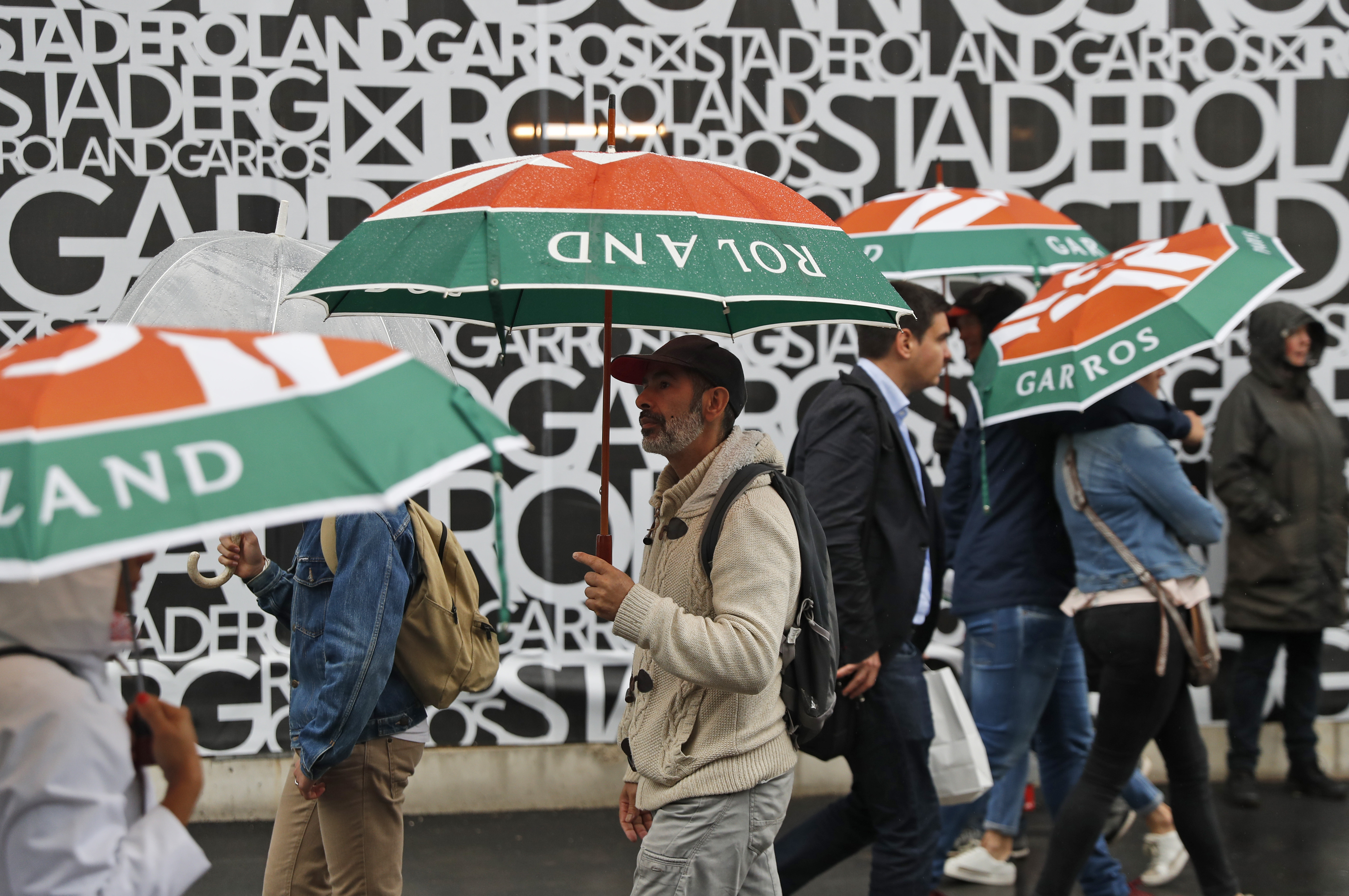The Latest: French Open women's final could be pushed back