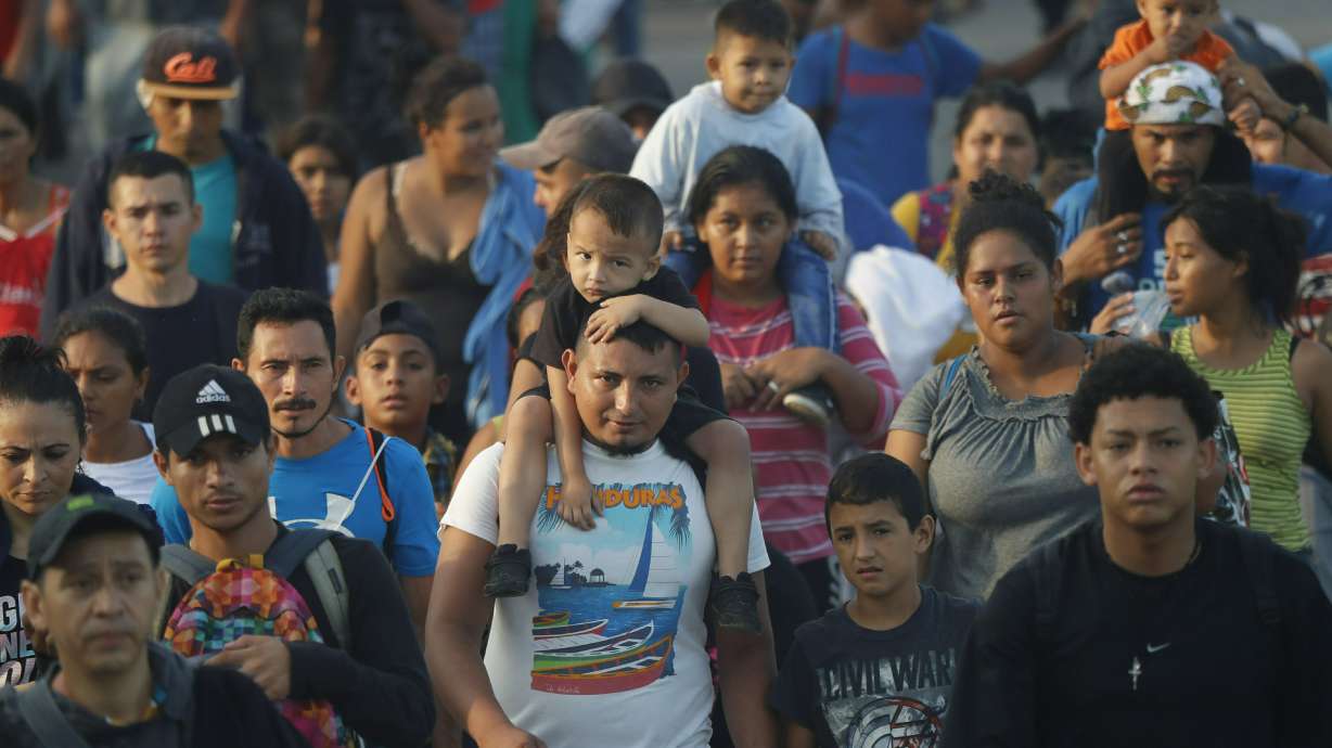 Mexico officials intercept about 1,000 migrants on highway