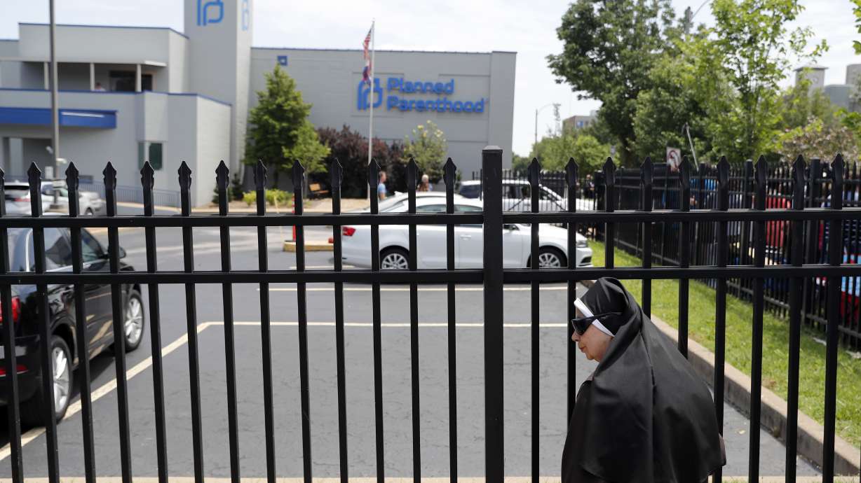 The Latest: Court mulls abortion clinic plea to keep license
