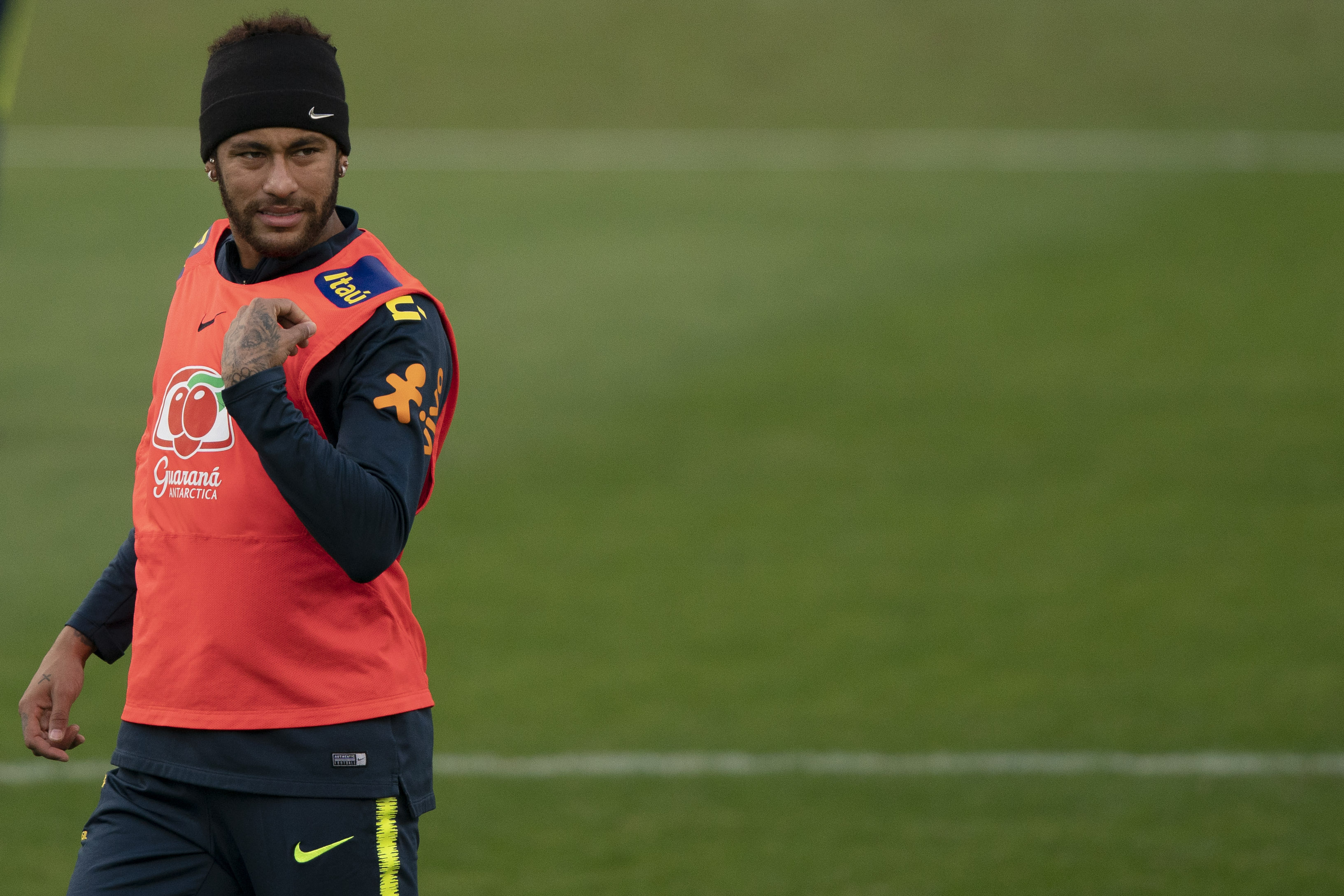 Neymar team denies seeking settlement meeting
