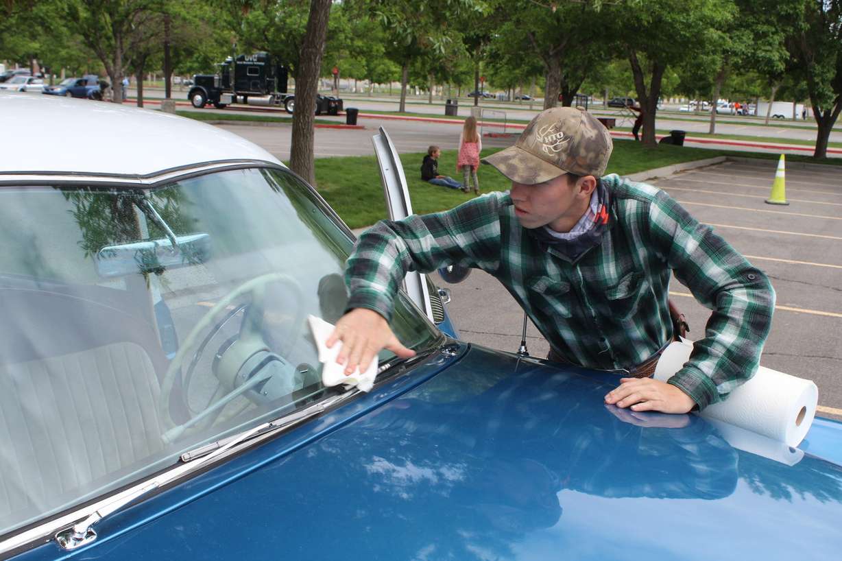 Matt Morrison shines up the shaped windshield of the 1953 Kaiser Manhattan he shares with Brad Woffinden. (Photo: Brian Champagne)