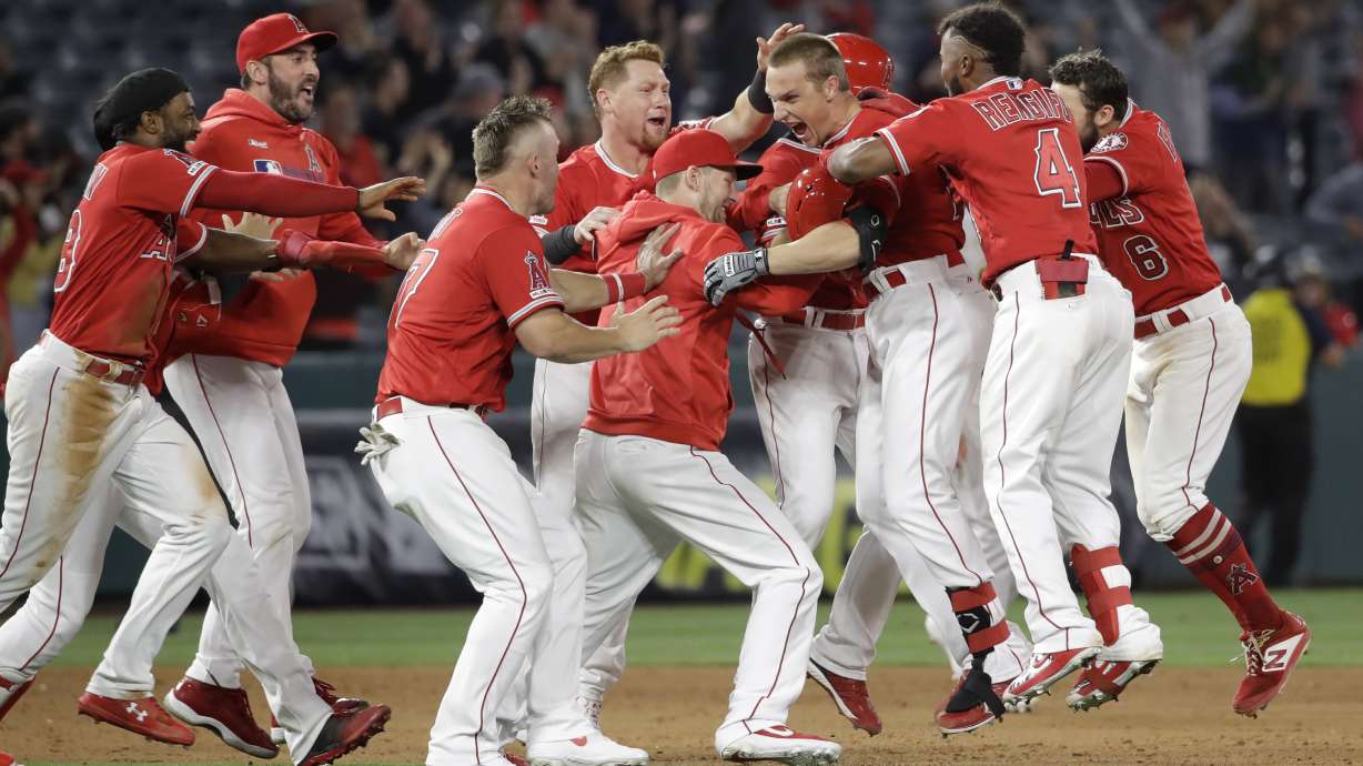 Garneau's double in 9th gives Angels 10-9 win over A's