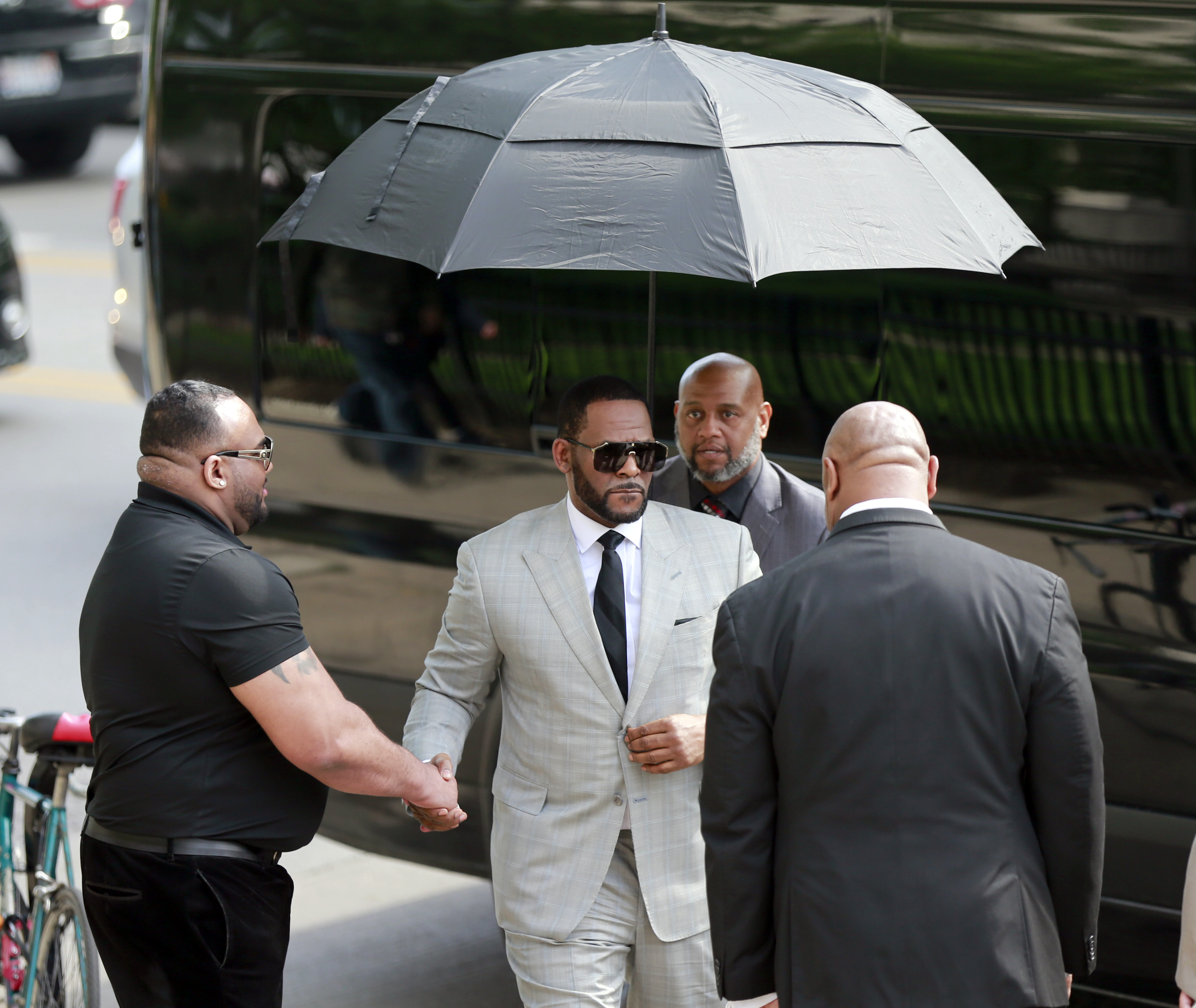 The Latest: R. Kelly pleads not guilty to new sex charges