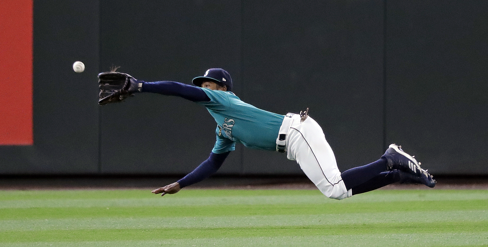 Straw's 3B in 14th lifts Astros over pesky Mariners 8-7