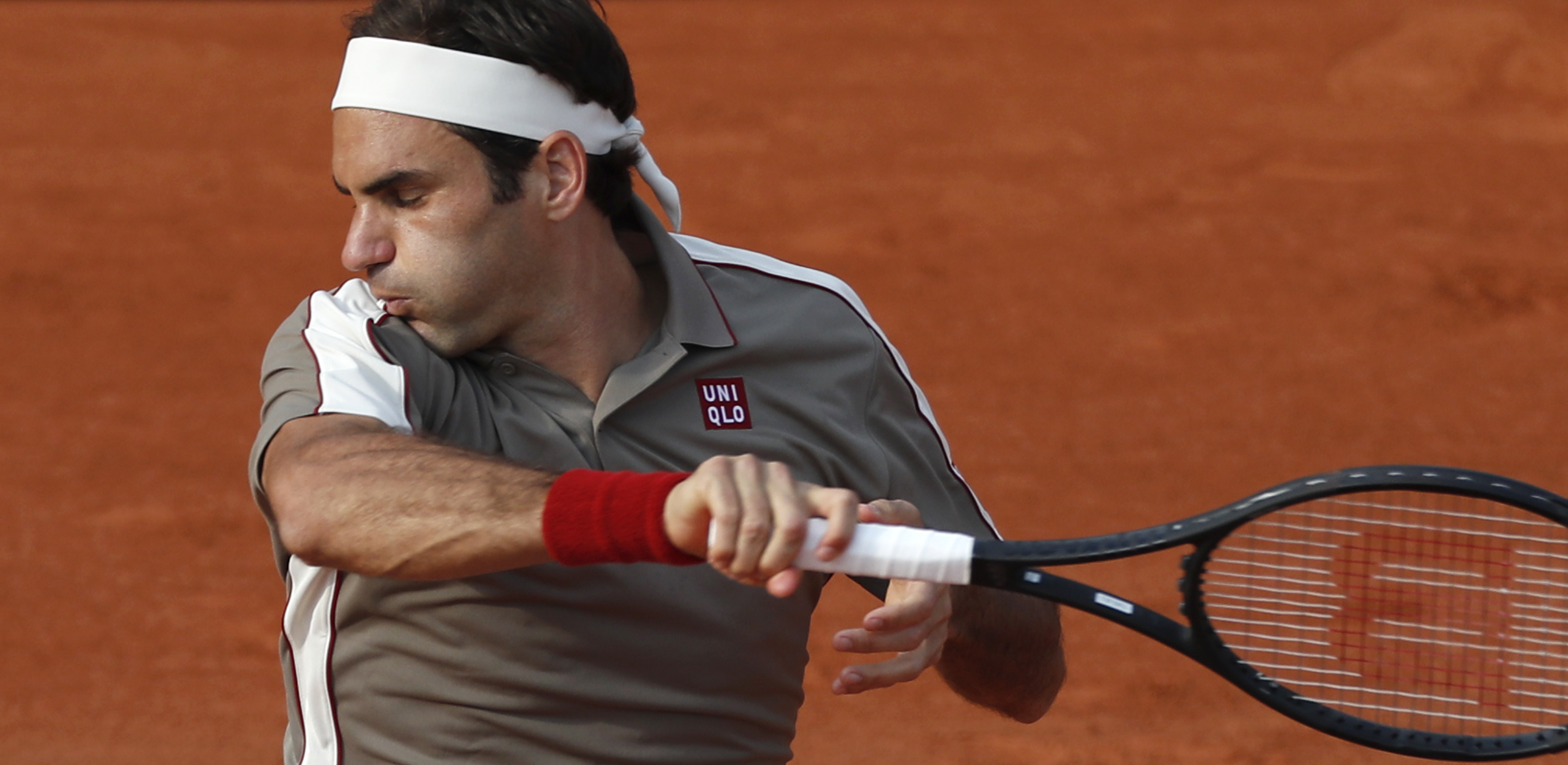 Federer can't handle wind or Nadal in 3-set French Open loss