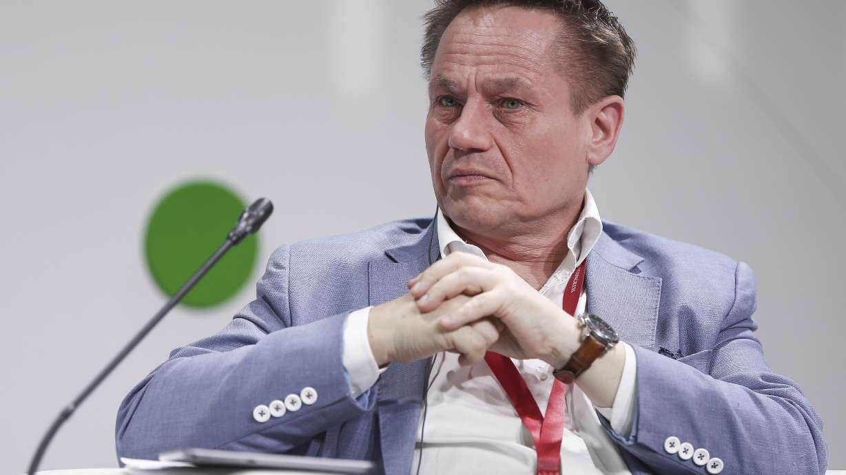 Facebook stops Huawei from pre-installing apps on phones