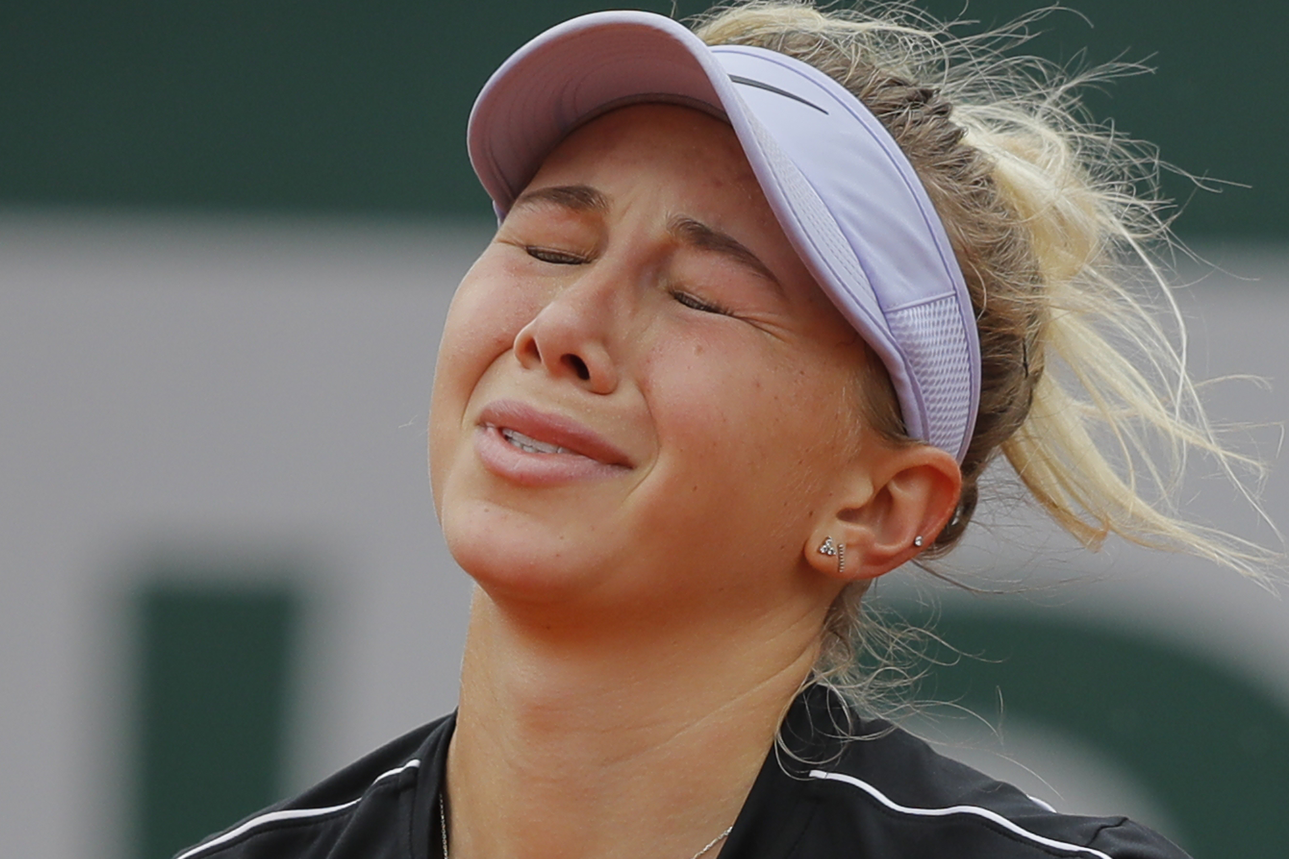 Something new: A French Open final for Barty, Vondrousova