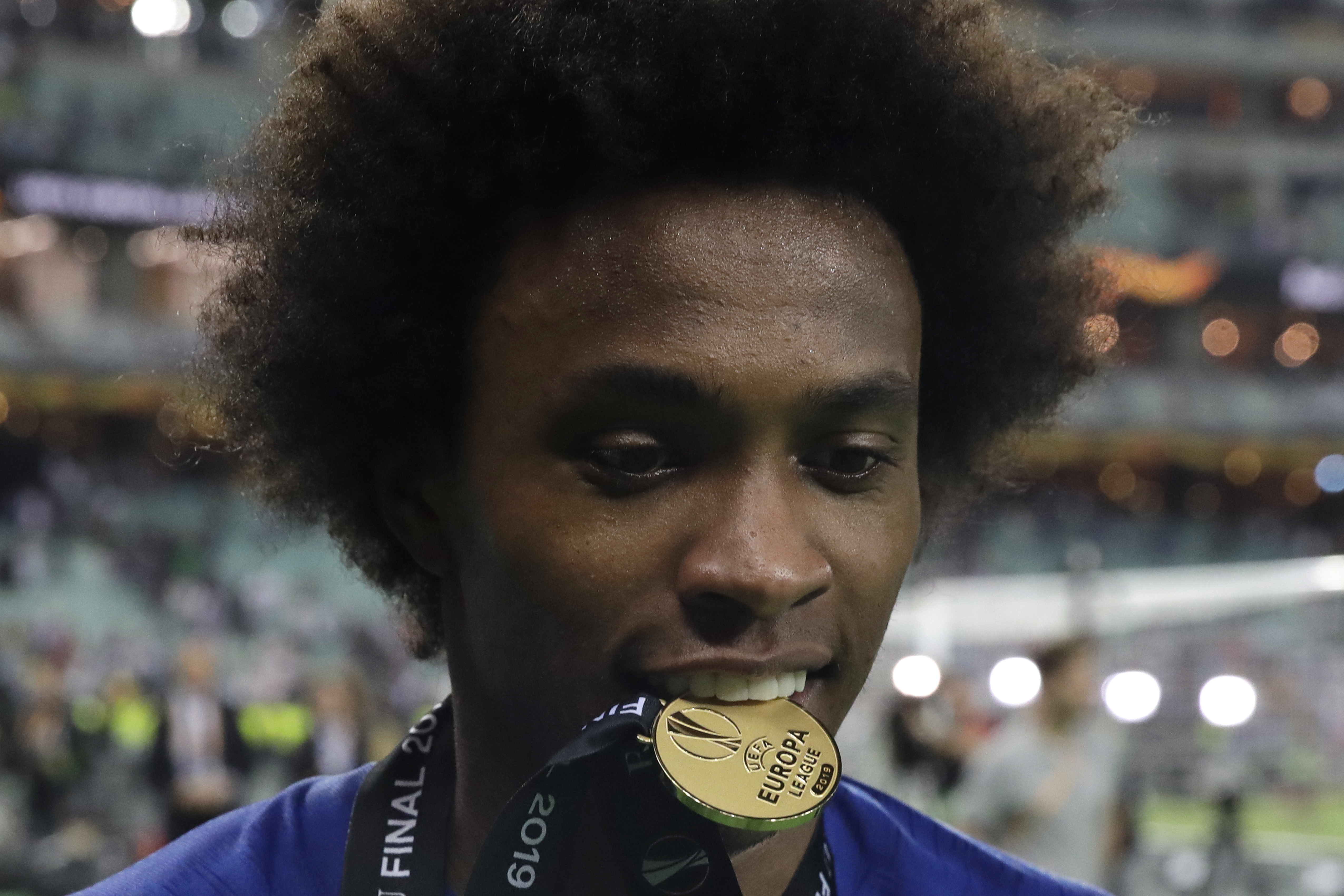Willian to replace injured Neymar for Copa America