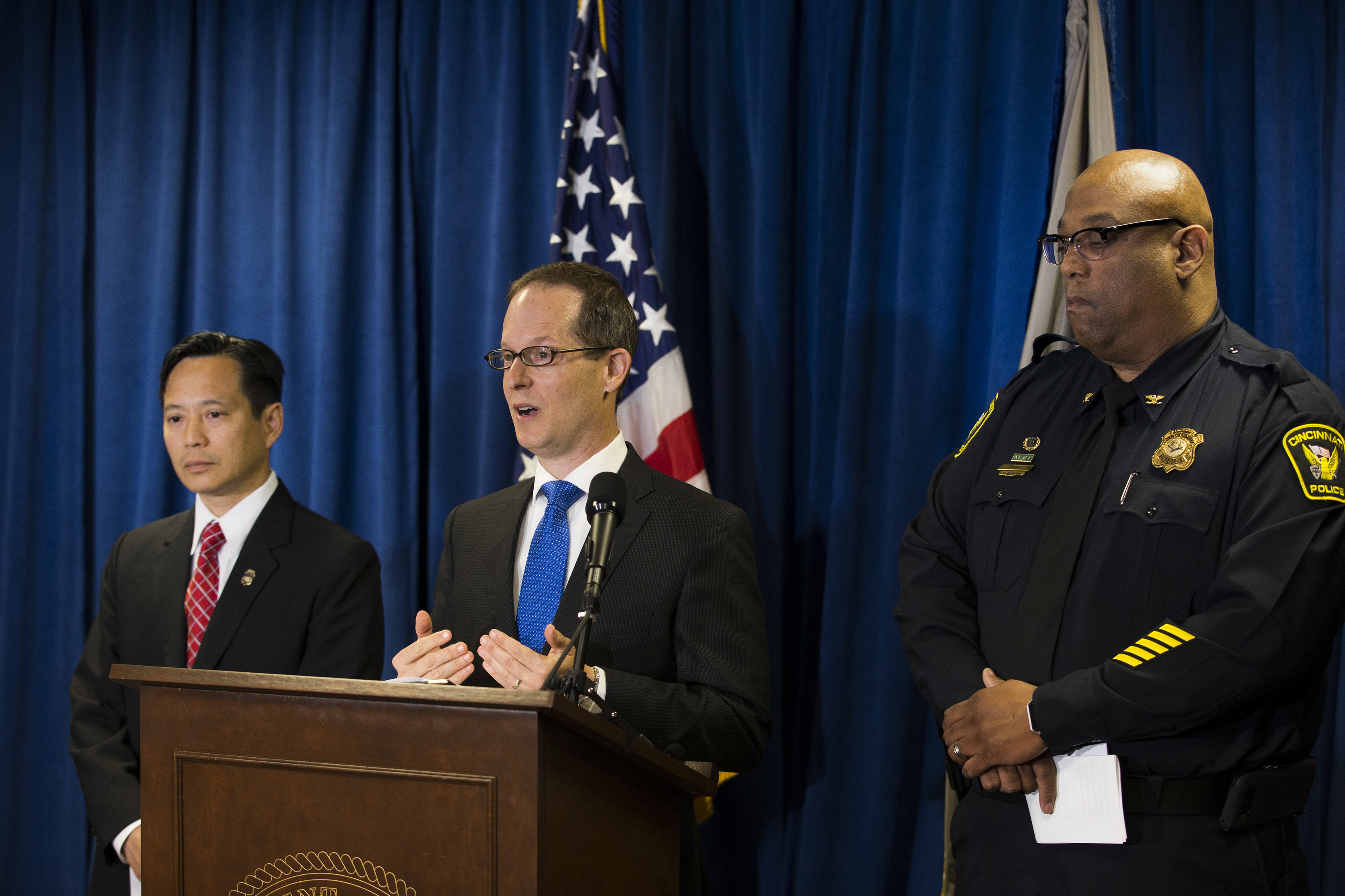 Cincinnati police captain arrested in alleged bribery try