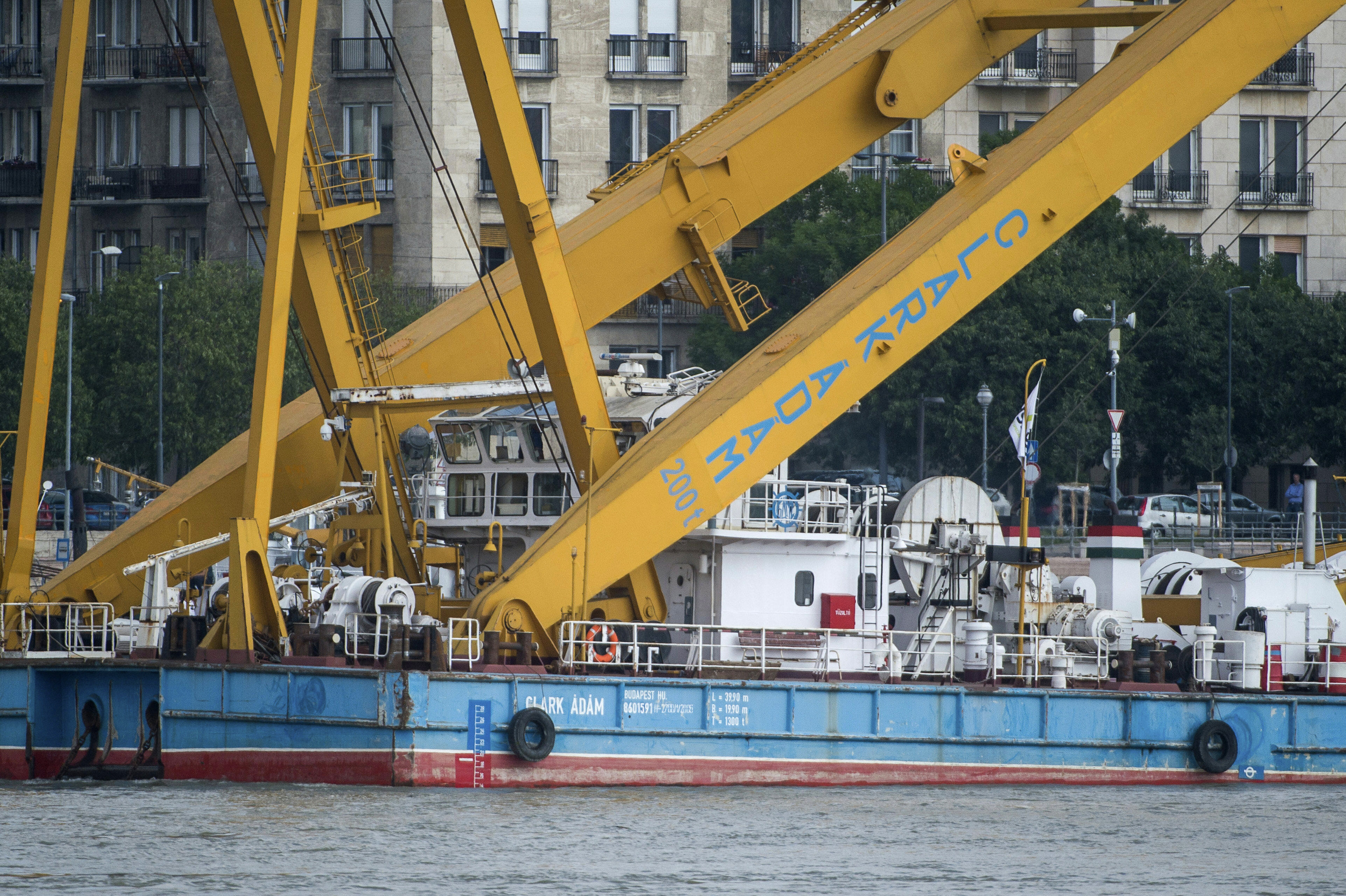 Sunken Danube tour boat unlikely to be raised before Tuesday