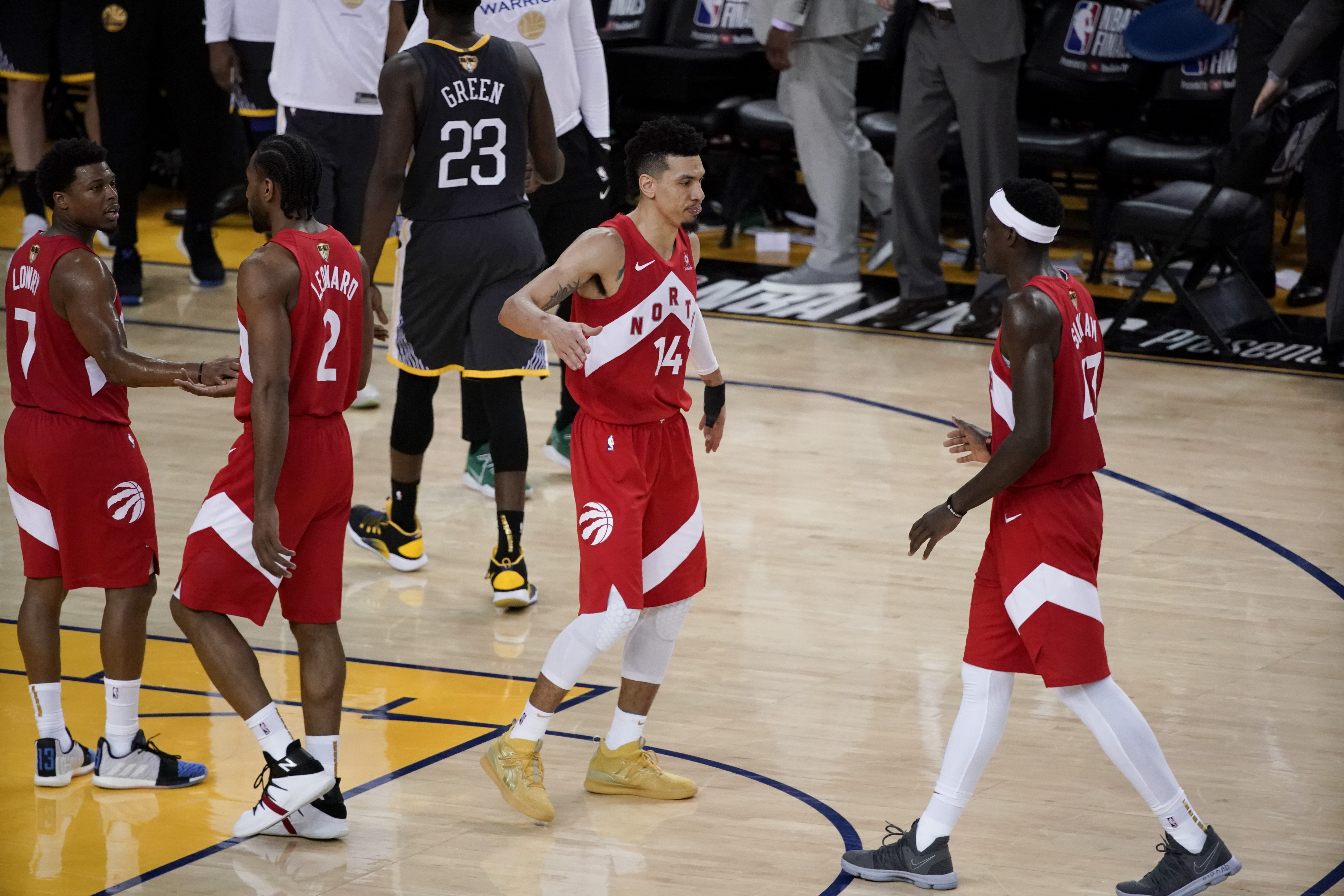 With Leonard leading way, Raptors on cusp of 1st NBA title