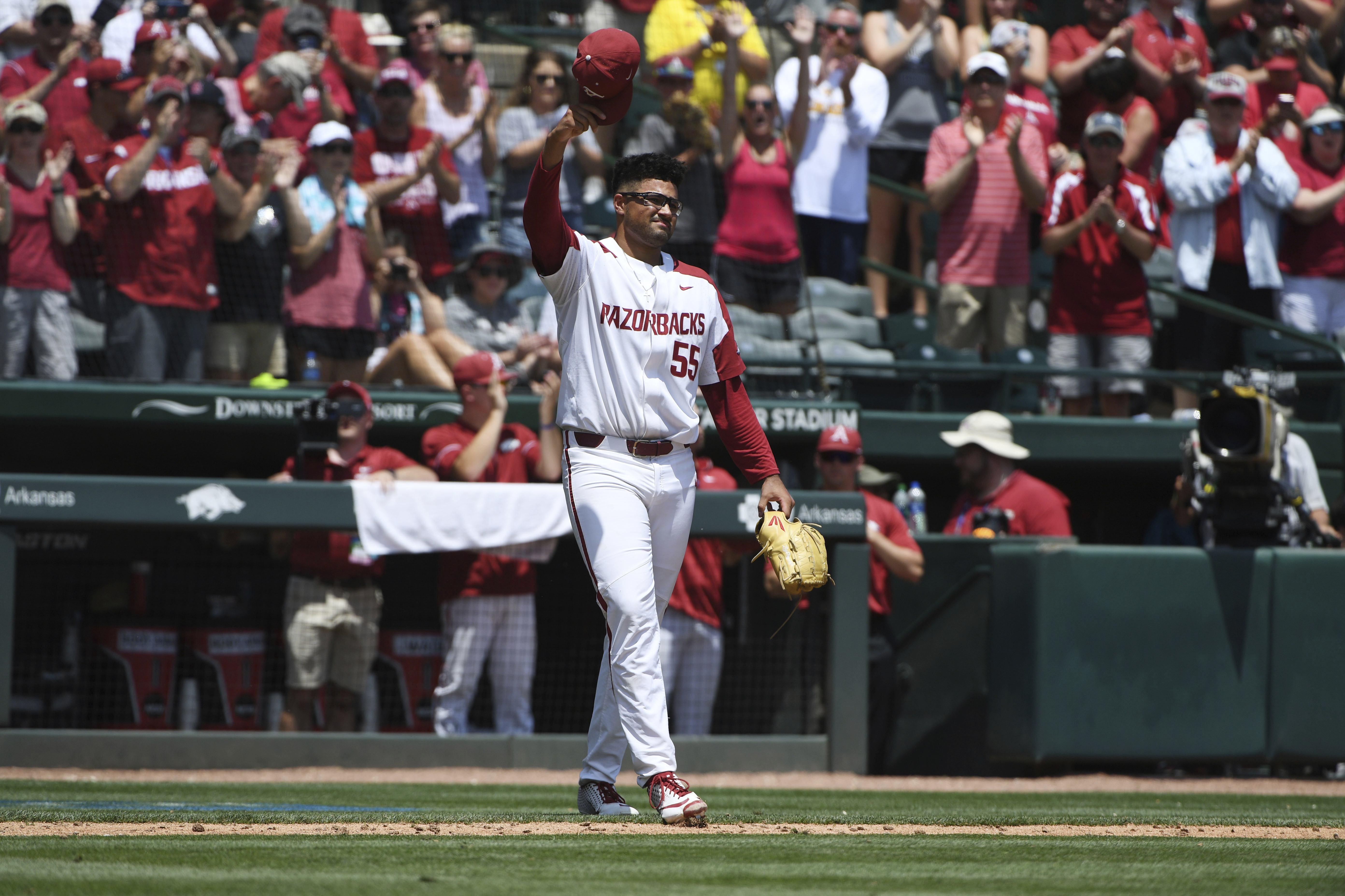 Arkansas whips Ole Miss 11-2 in super regional opener